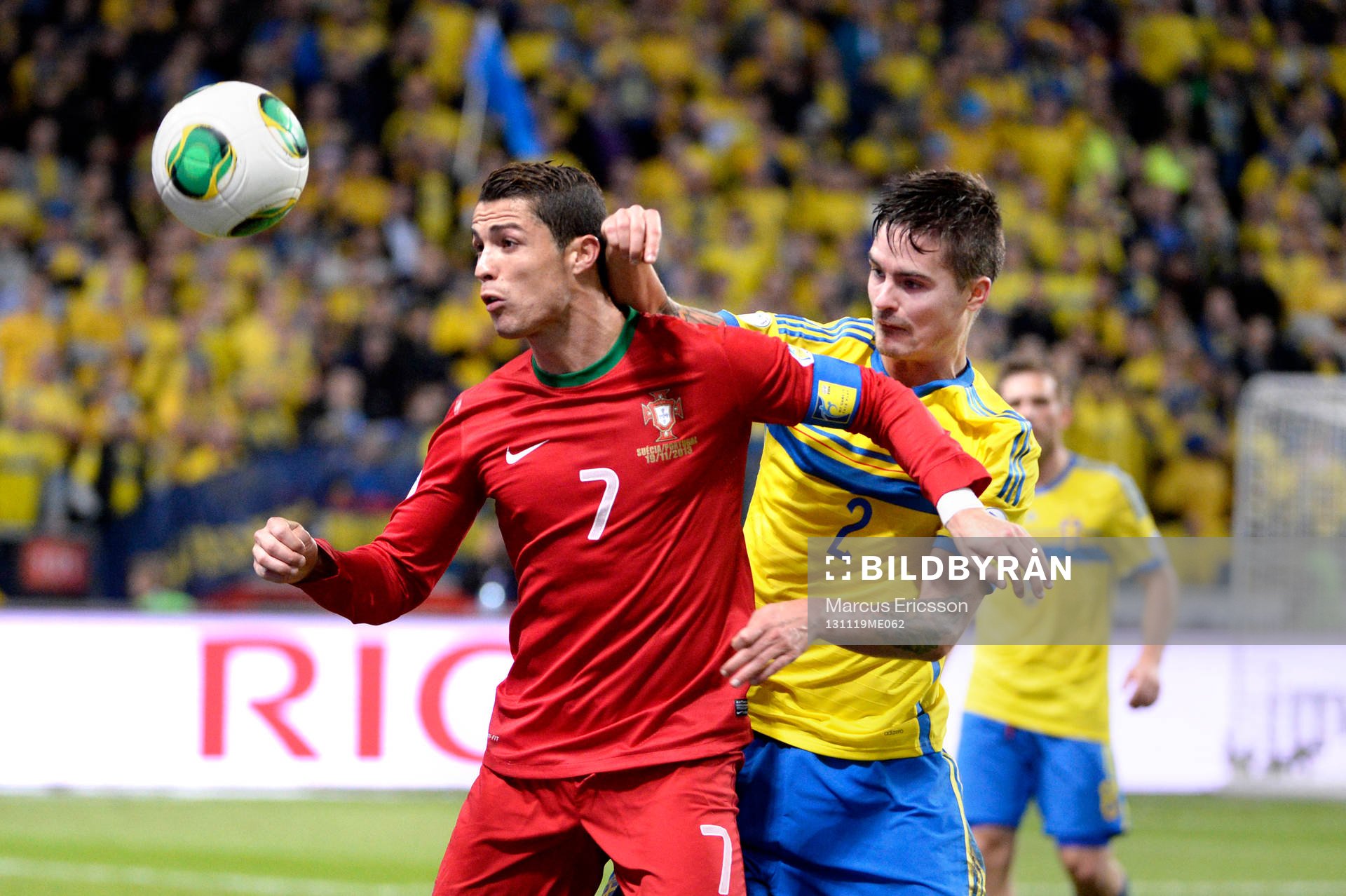 Portugals Cristiano Ronaldo och Sveriges Mikael Lustig