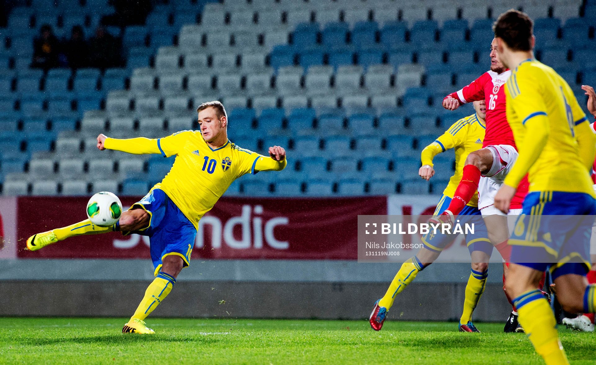 Sveriges John Guidetti dunkar in 1-0