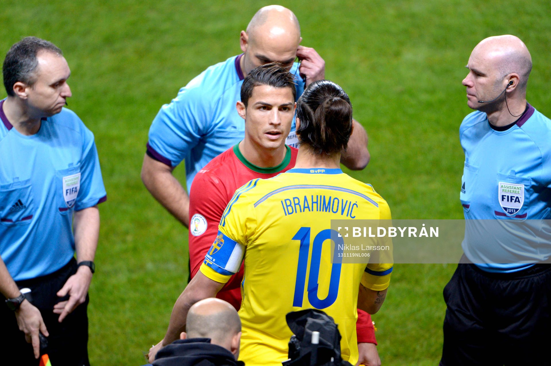 Sveriges Zlatan Ibrahimovic tar Portugals Cristiano Ronaldo