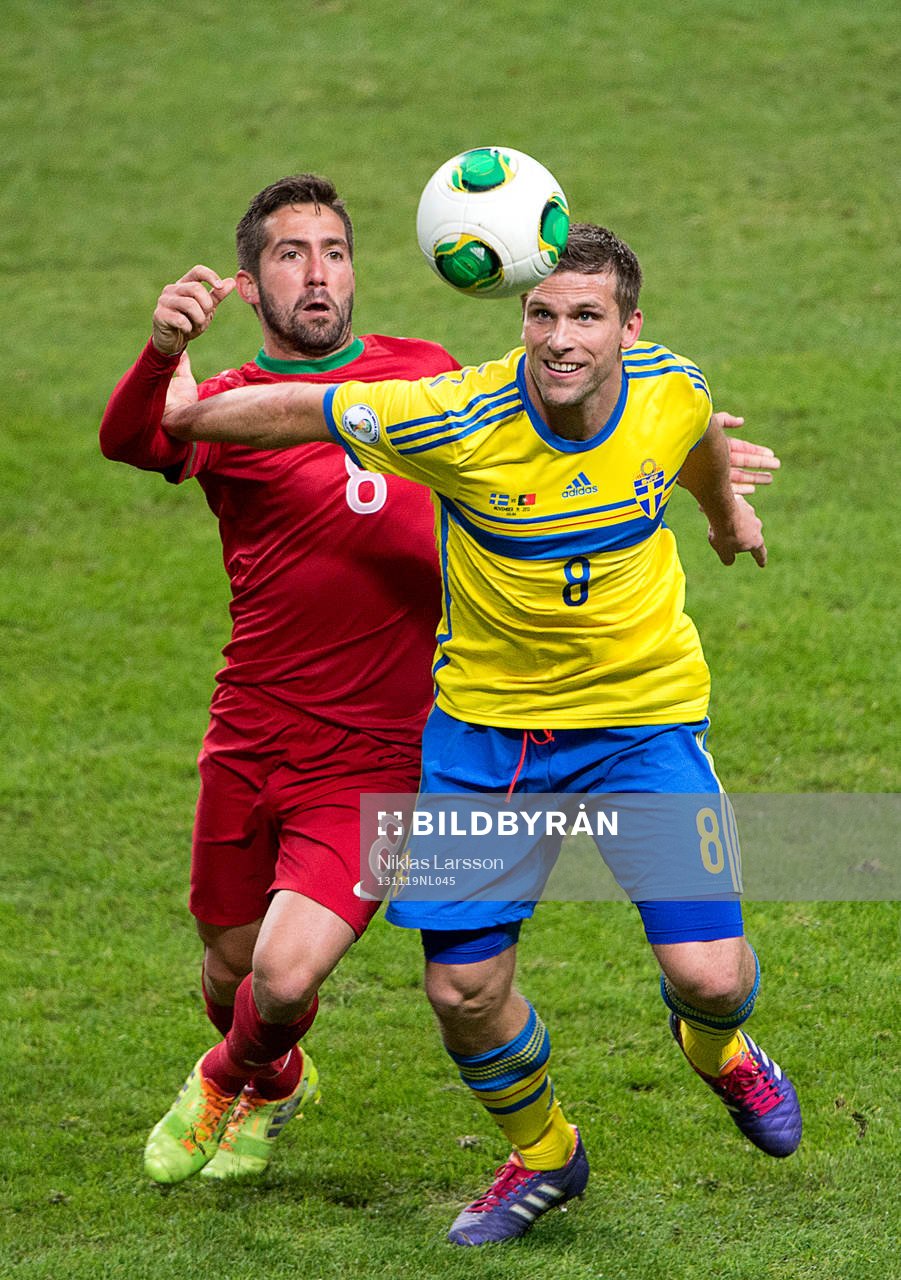 Sveriges Anders Svensson och Portugals Joâo Moutinho