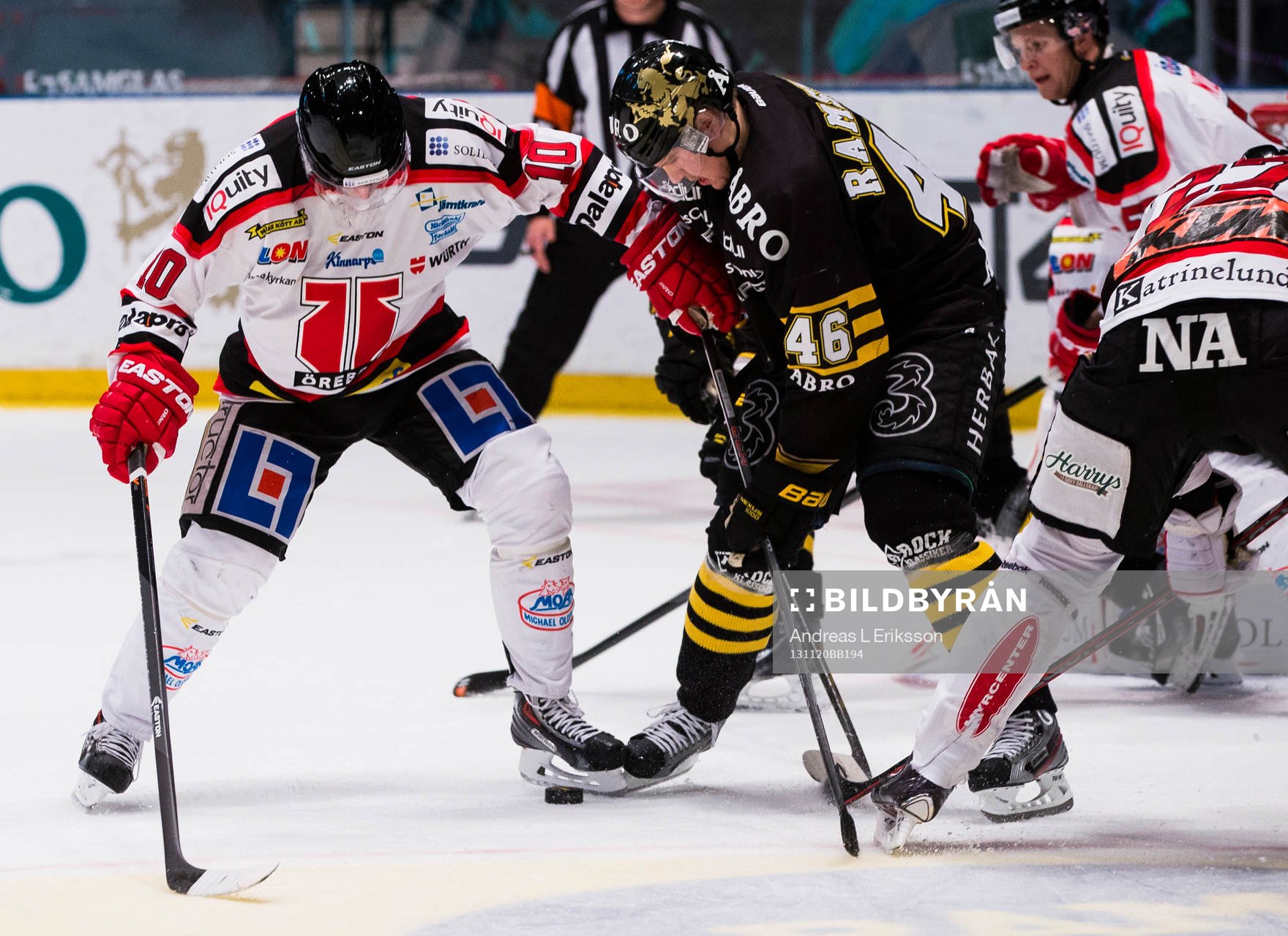 s Teemu Ramstedt i kamp om pucken