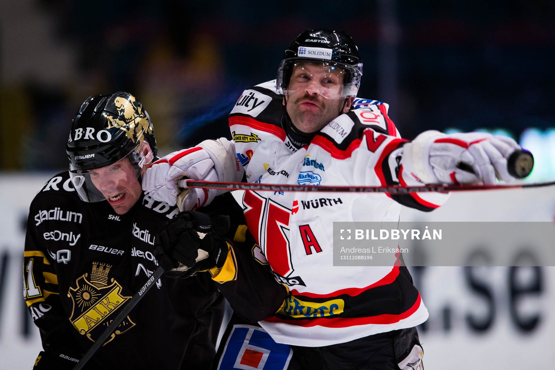 s Christian Sandberg och Örebros Emil Kåberg i kamp om