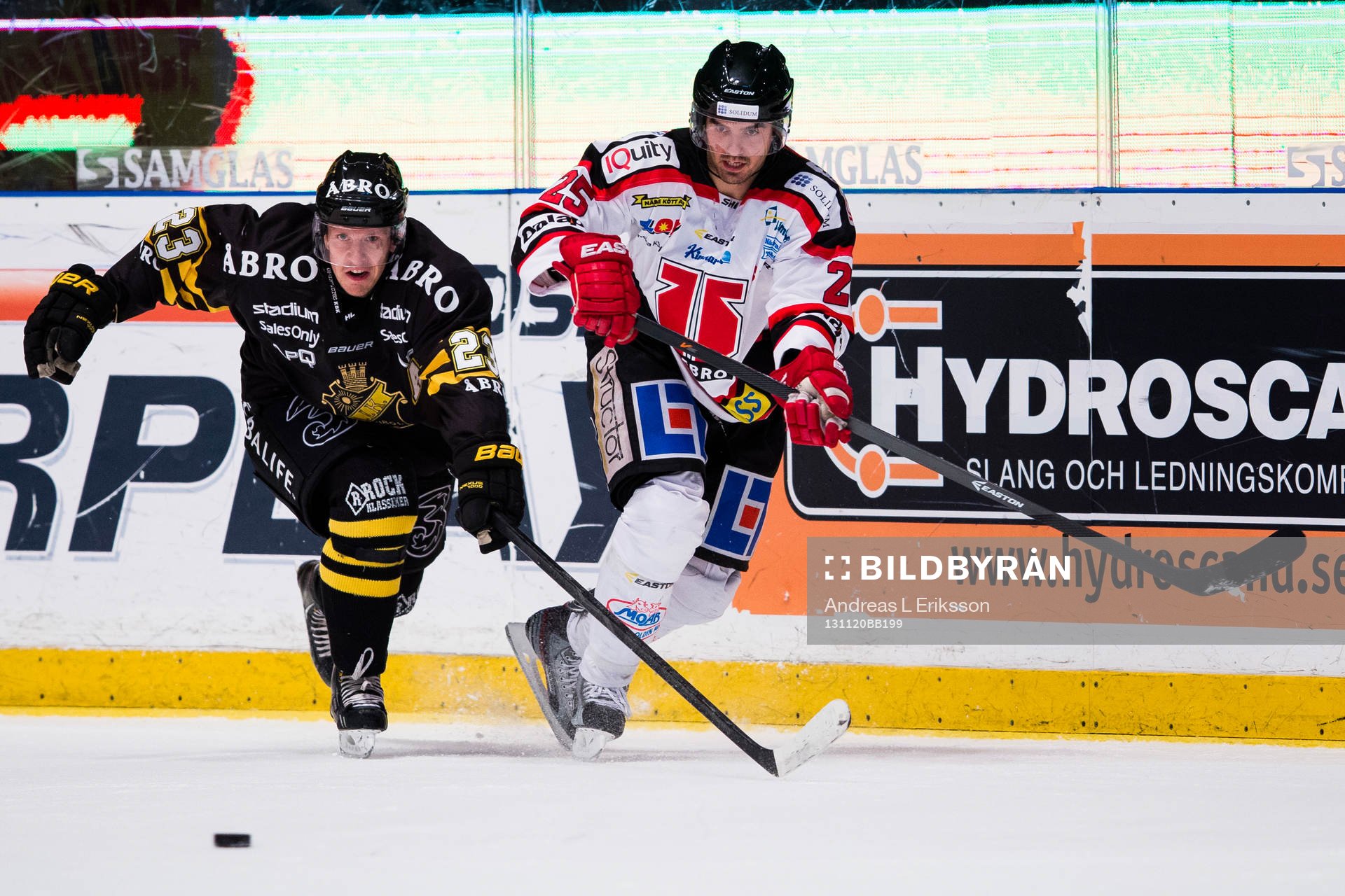 s Jonas Liwing och Örebros Martin Johansson