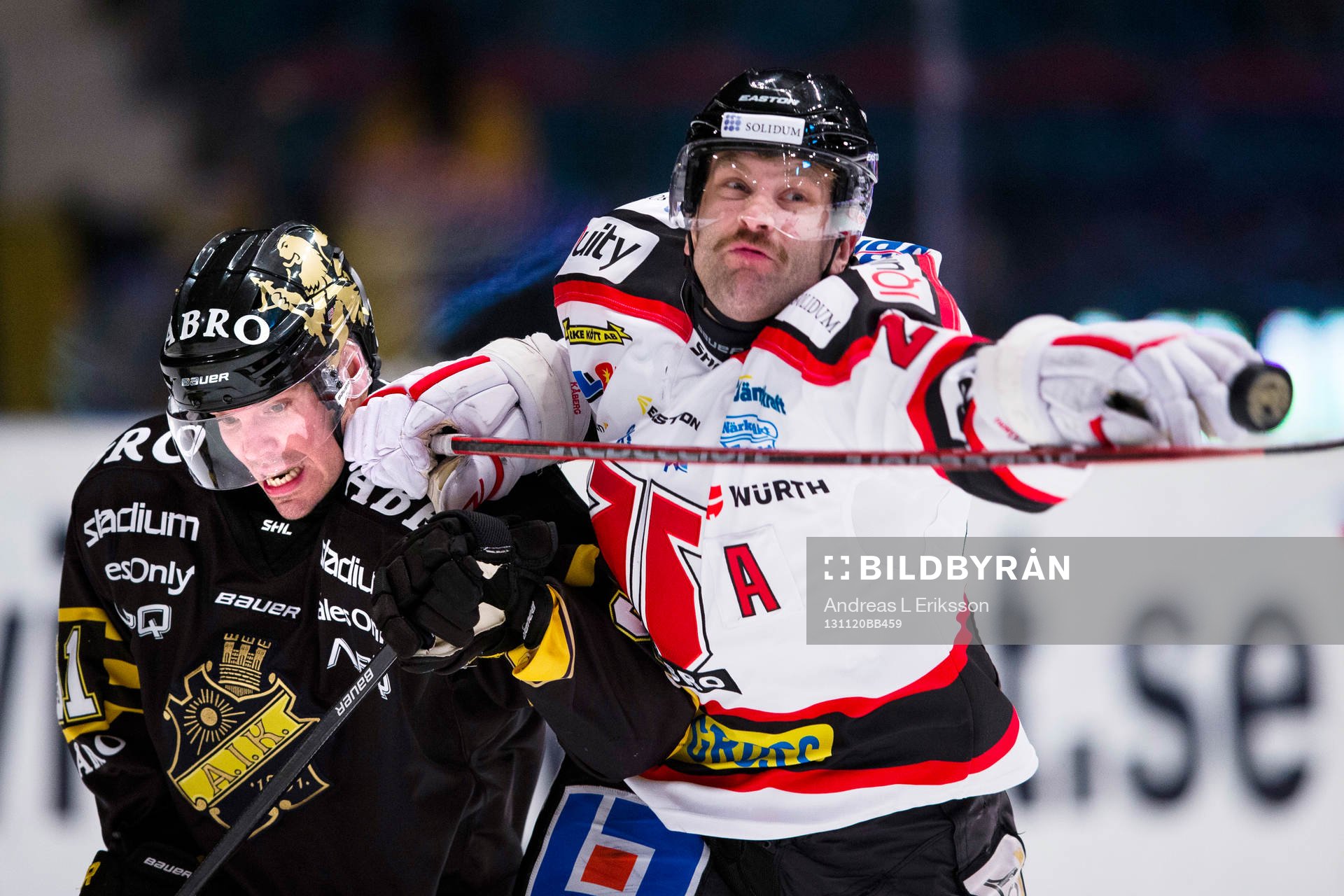 s Christian Sandberg och Örebros Emil Kåberg i kamp om