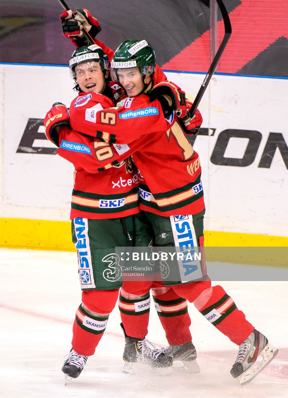 Frölundas Mats Rosseli Olsen och Alexander Wennerberg firar