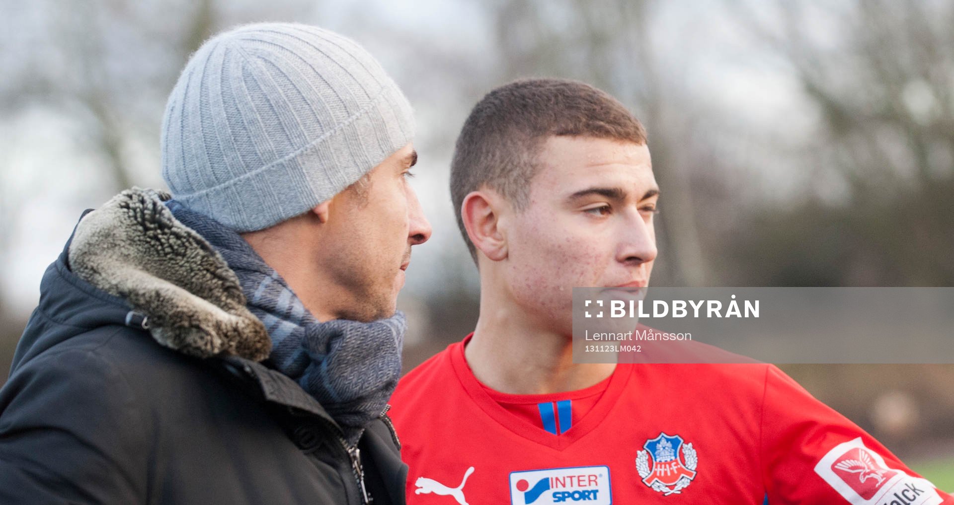  Helsingborgs Jordan Larsson får en kram av pappa Henrik Larsson efter matchen i en träningsmatch mellan Mjällby och Helsingborg i Hällevik 23 november 2013.