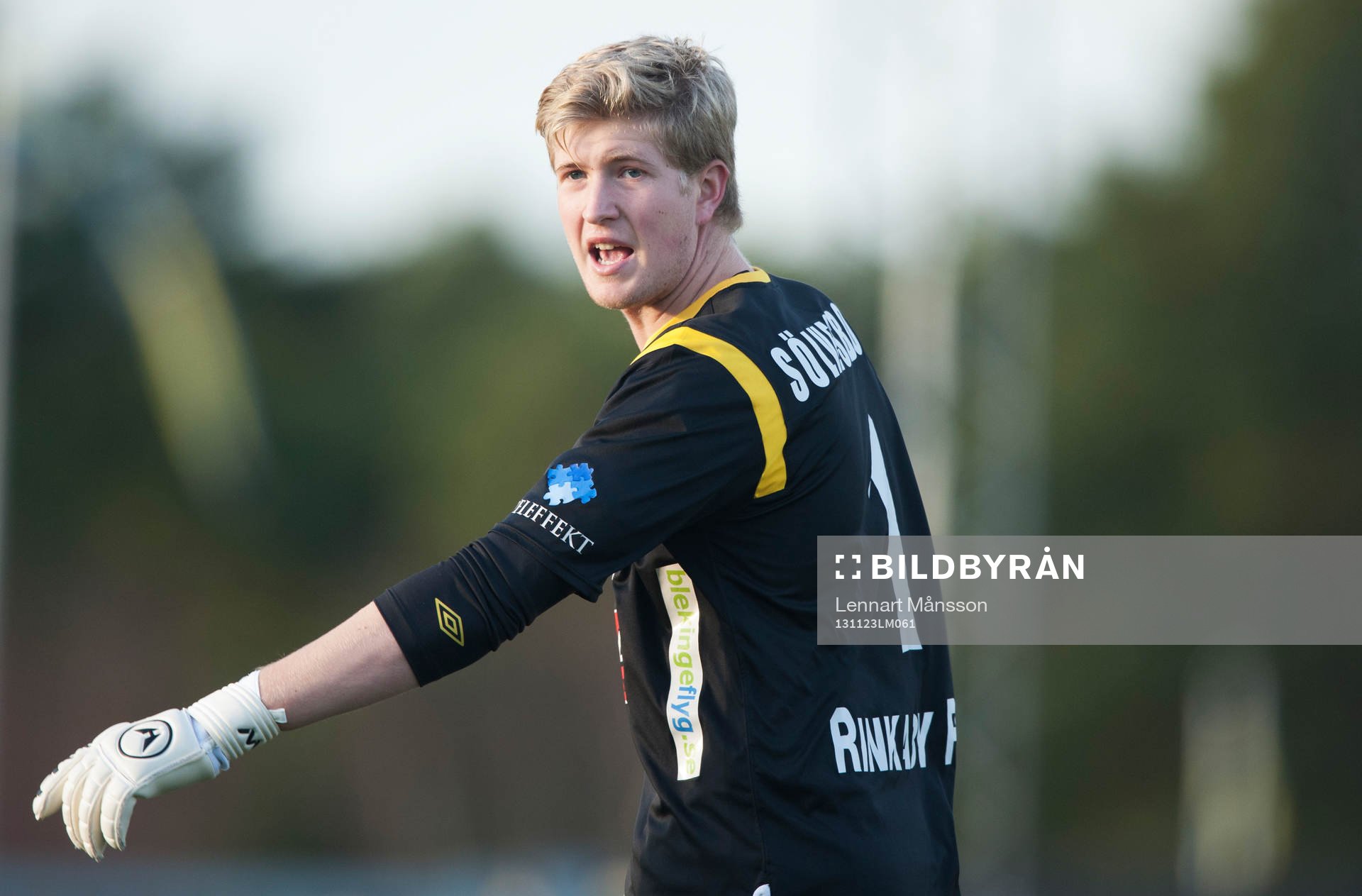 Mjällbys målvakt  i en träningsmatch mellan Mjällby och