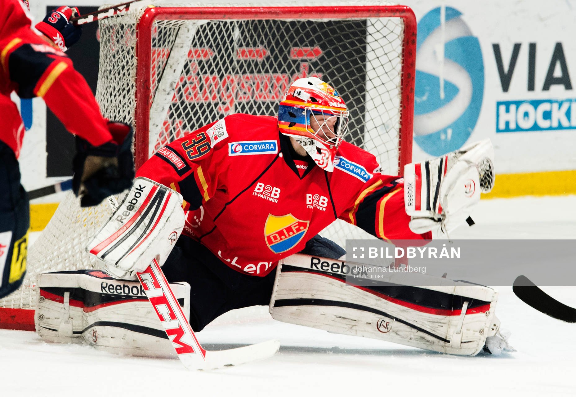 målvakt Adam Reideborn räddar pucken
