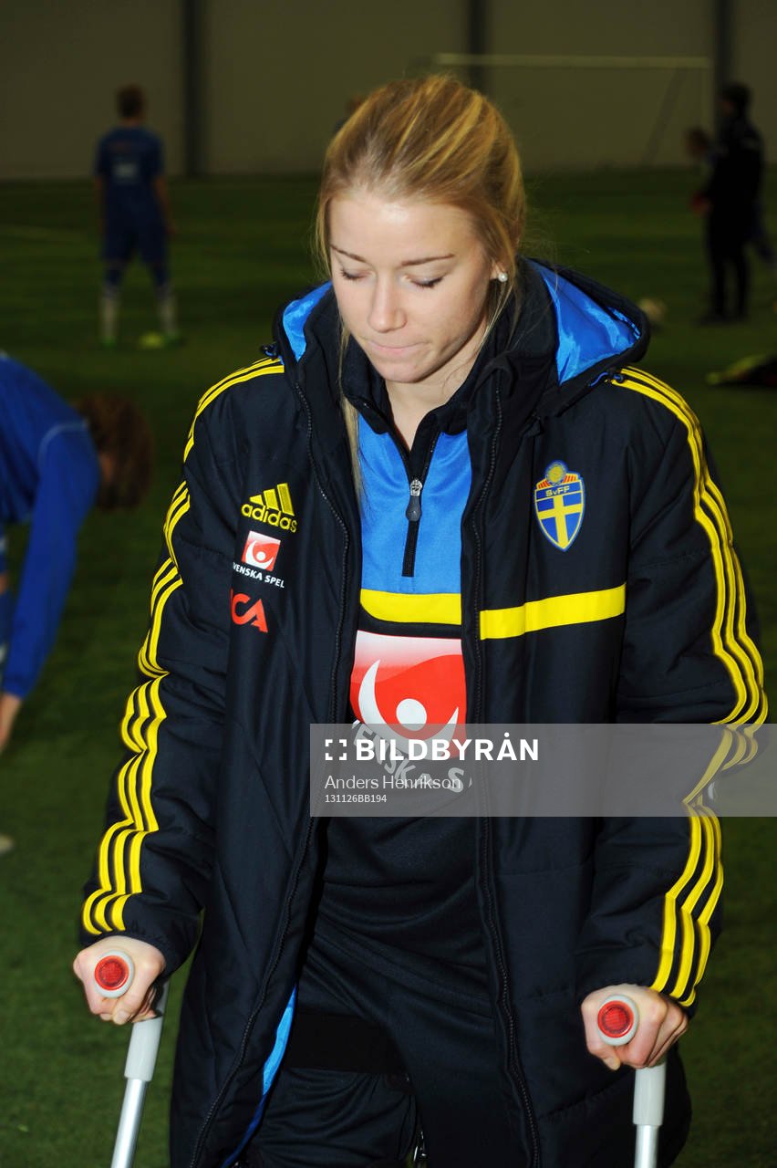 Jenny Hjohlman skadades i måndags och kan bli borta i upp till ett halvår.