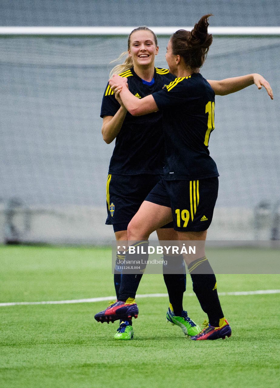 Magdalena Eriksson och Antonia Göransson jublar