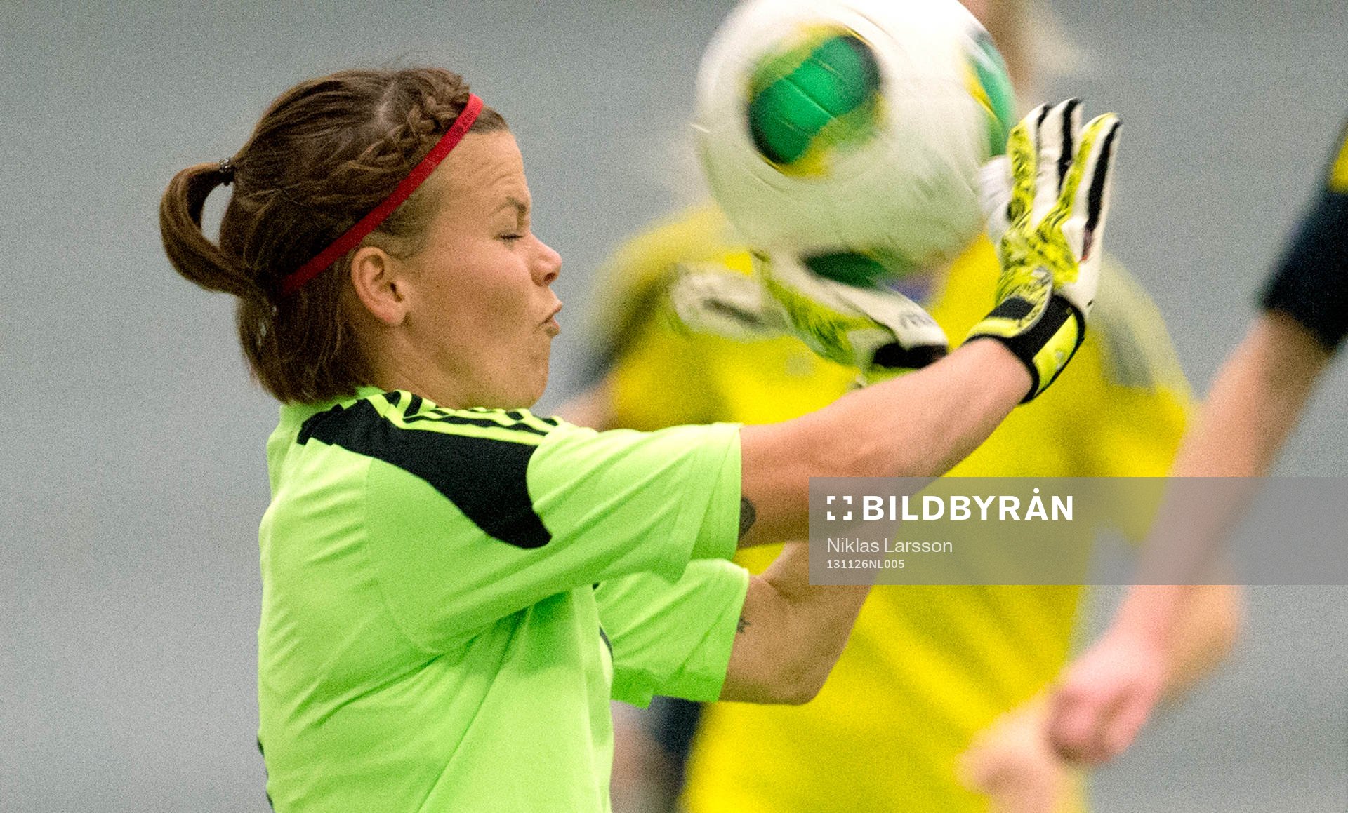 Stephanie Öhrström, målvakt Sverige under en internmatch i fotboll för det Svenska fotbollslandslaget den 19 november 2013 i Stockholm.