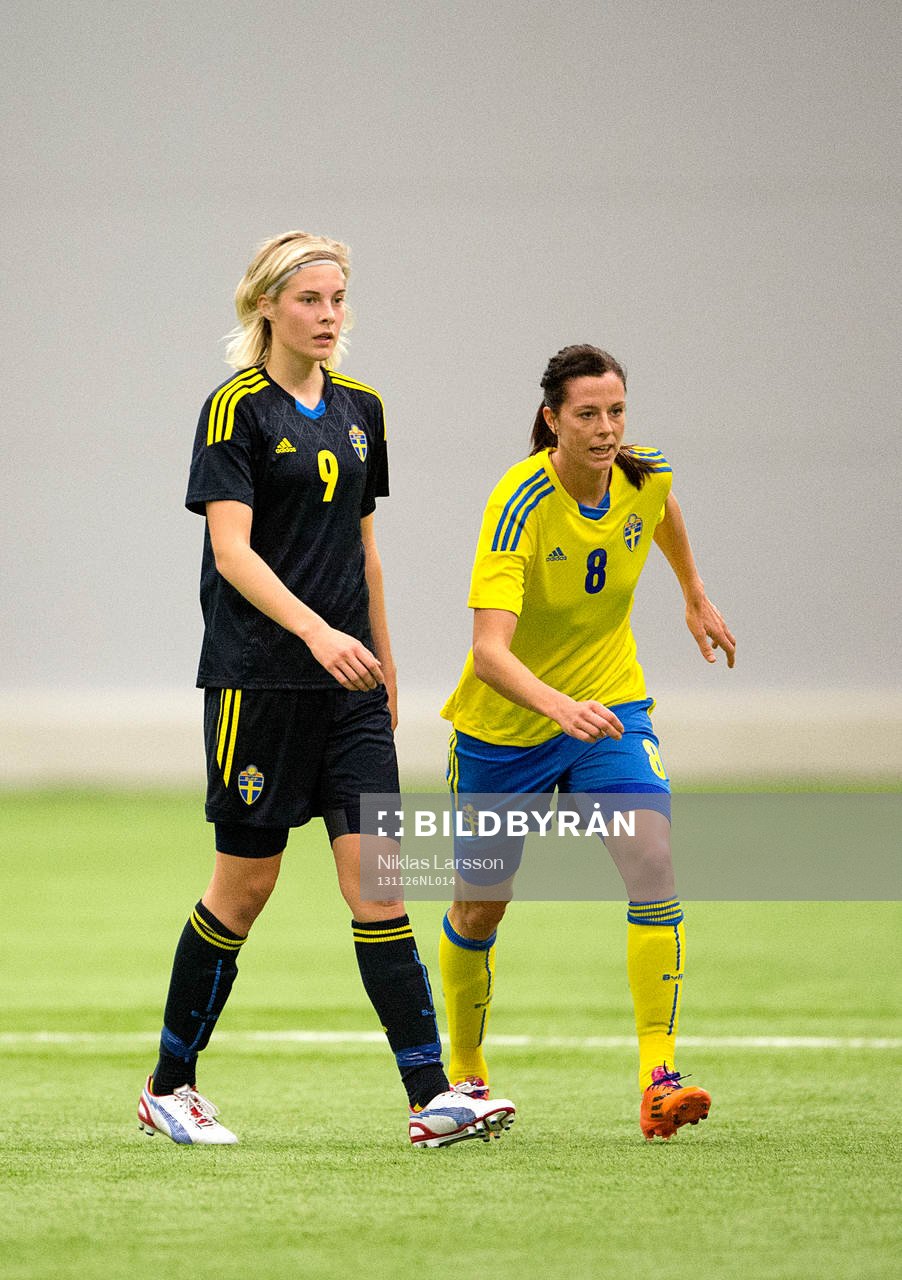 Lina Hurtig och Lotta Schelin, Sverige