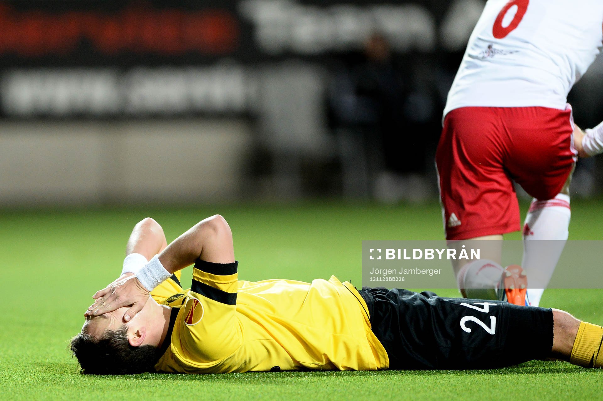 Elfsborgs Stefan Ishizaki deppar efter missad målchans under fotbollsmatchen i Europa league mellan Elfsborg och Salzburg den 28 november 2013 i Borås.