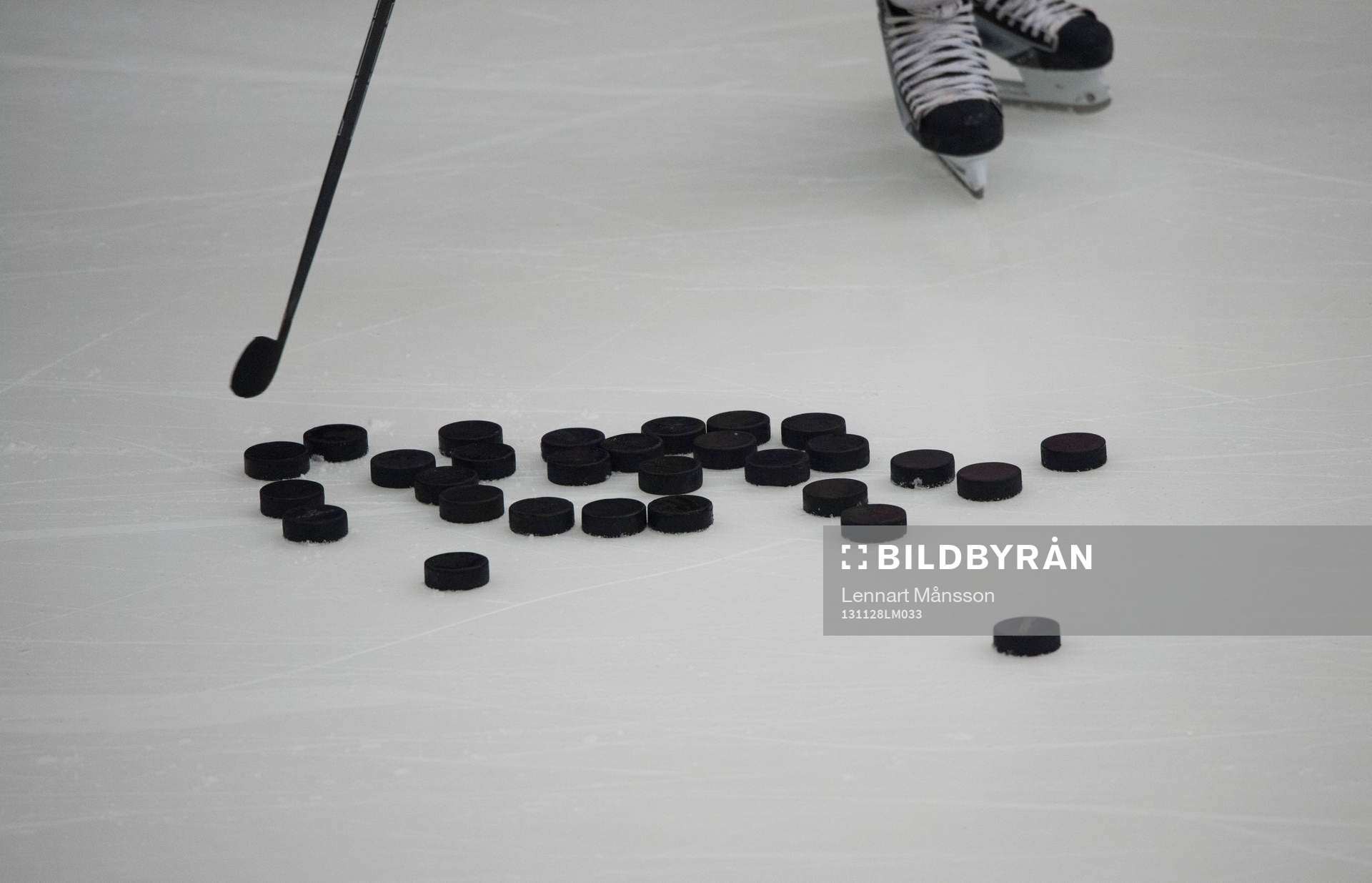Ishockey-puckar i ishockeymatchen i allsvenskan mellan