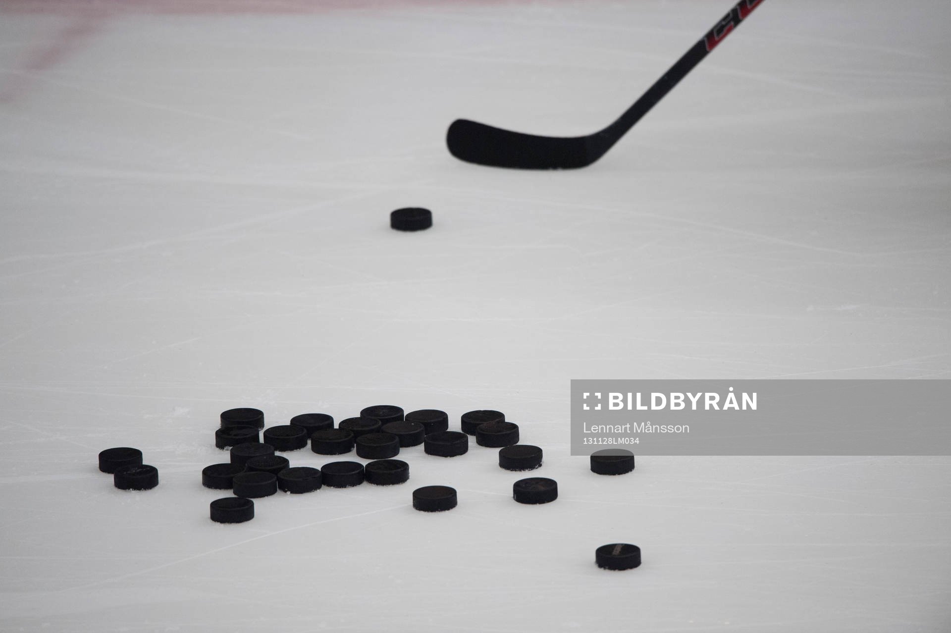 Ishockey-puckar i ishockeymatchen i allsvenskan mellan