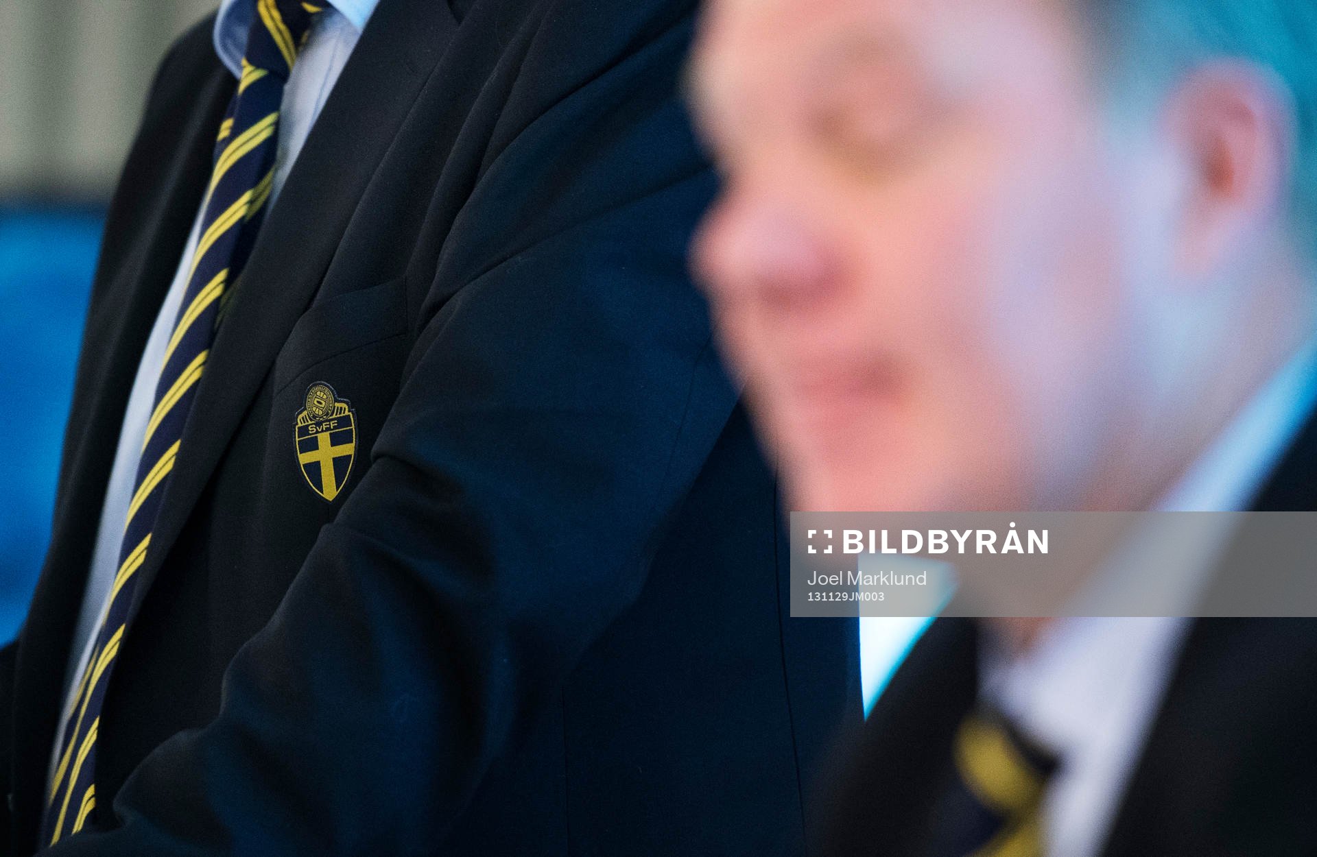 En representant har SvFF-emblemet på sin kavaj