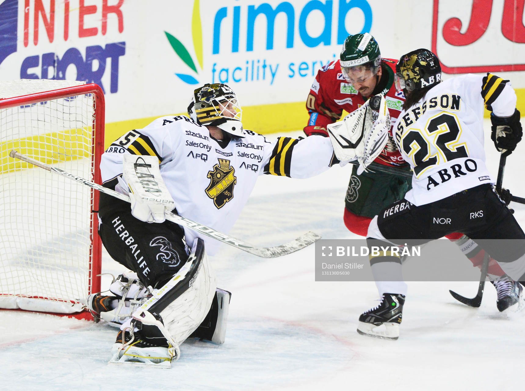 s målvakt Alexander Hamberg och Daniel Josefsson och