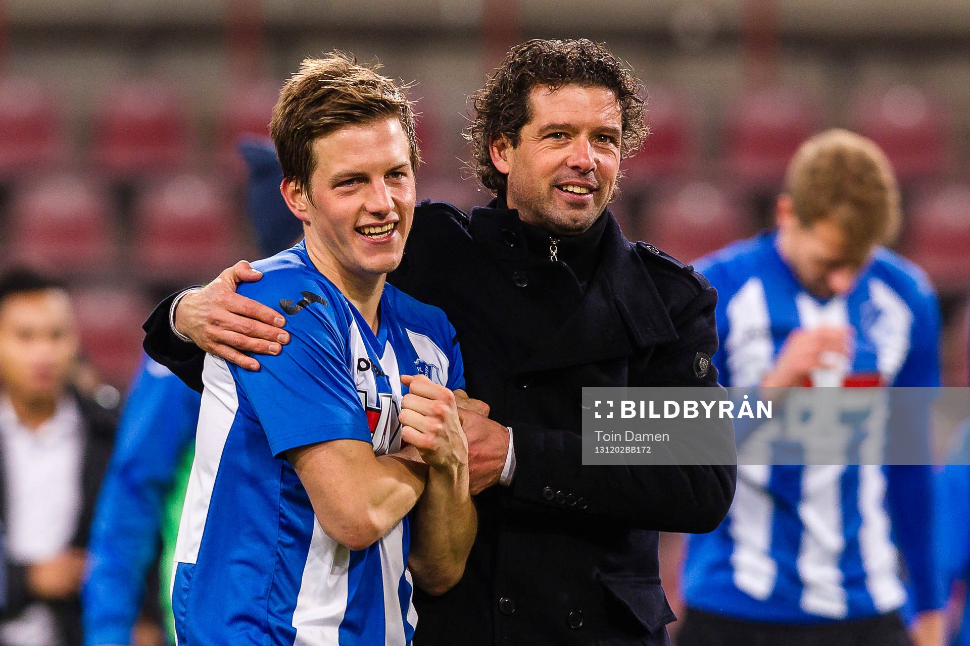  EINDHOVEN - Jong PSV - FC Eindhoven,  Philips stadion, 02-12-2013, Jupiler league voetbal seizoen 2013 - 2014. (L-R) Vreugde bij Eindhoven speler Timothy Durwael en FC Eindhoven trainer Jean Paul de Jong na overwinning op Jong PSV.