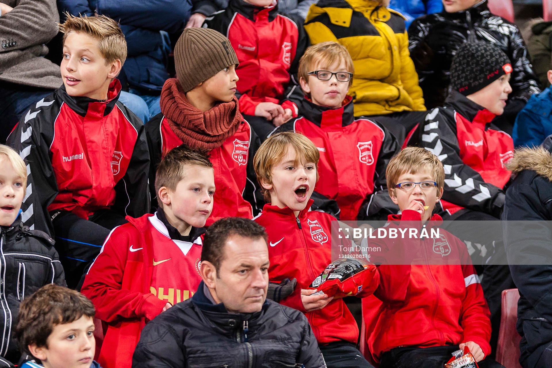 EINDHOVEN - Jong PSV - FC Eindhoven, Philips stadion, 02-12-2013, Jupiler league voetbal seizoen 2013 - 2014. Veel uitbundige kinderen aanwezig.