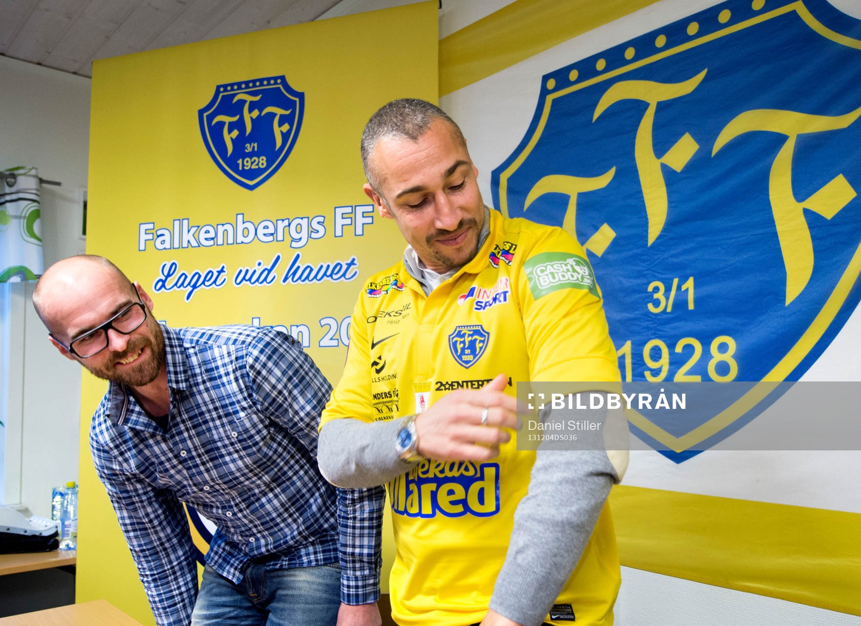 Falkenbergs FF's klubbchef Patrik Lundgren presenterar