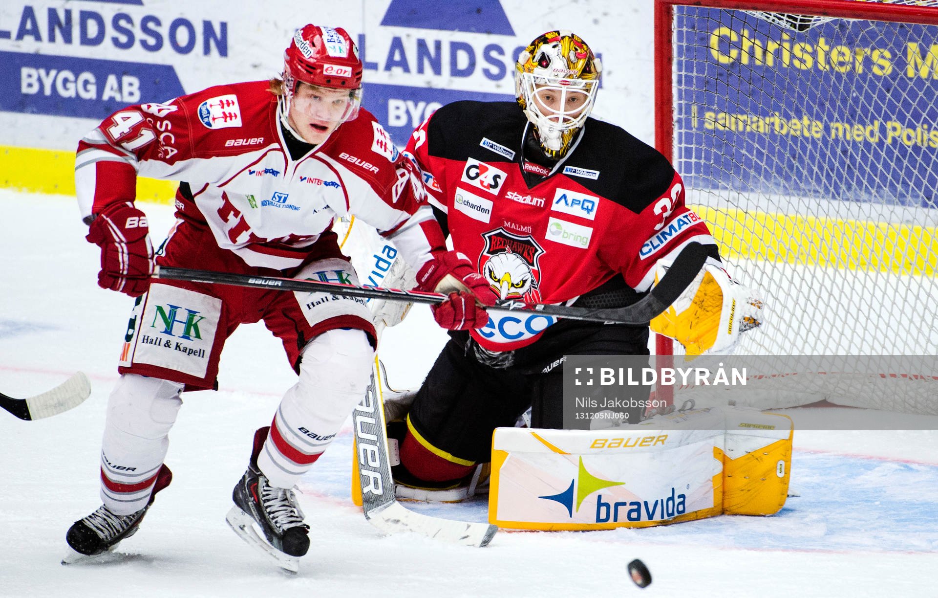 Timrås Ludvig Nilsson och Malmö Redhawks målvakt Robin