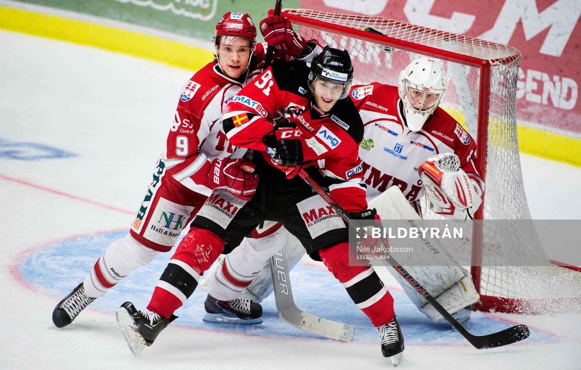 Timrås Didrik Strömberg kämpar med Malmö Redhawks