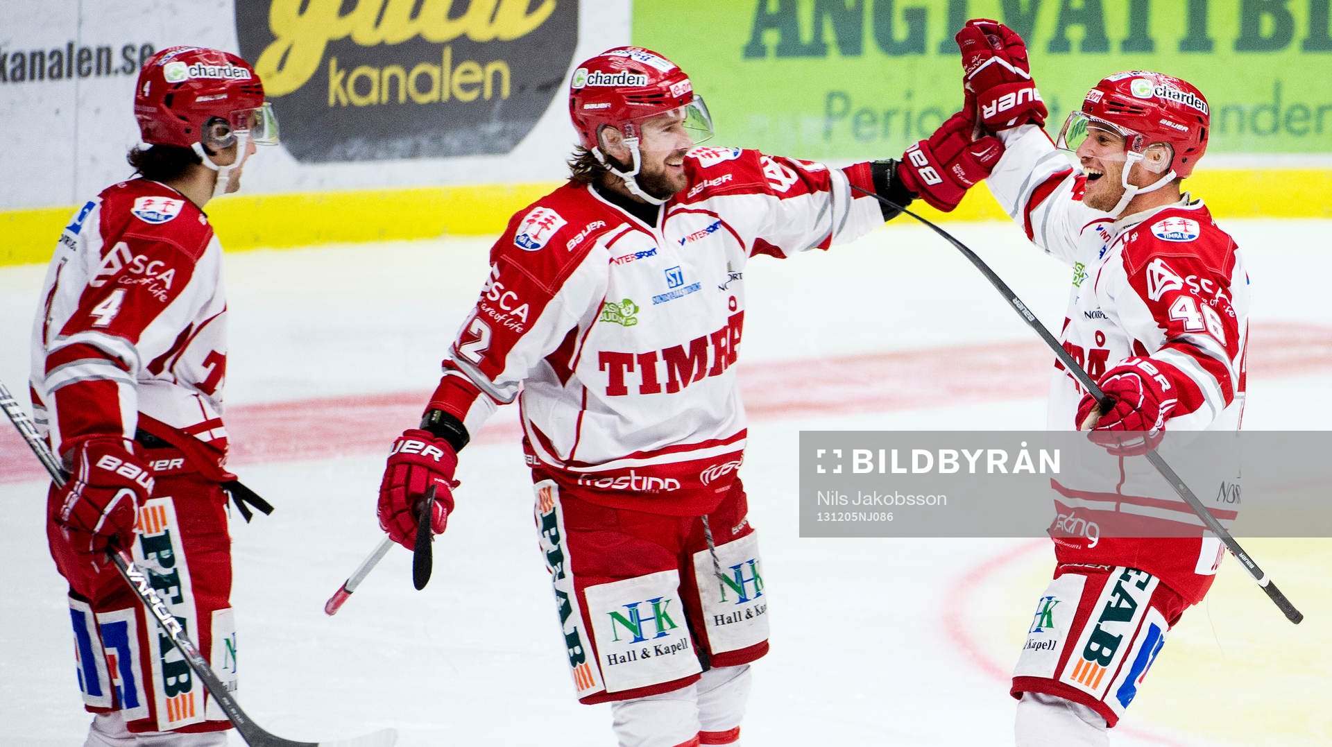 Timrås Nils Bergström, André Hult, Oscar Johansson jublar