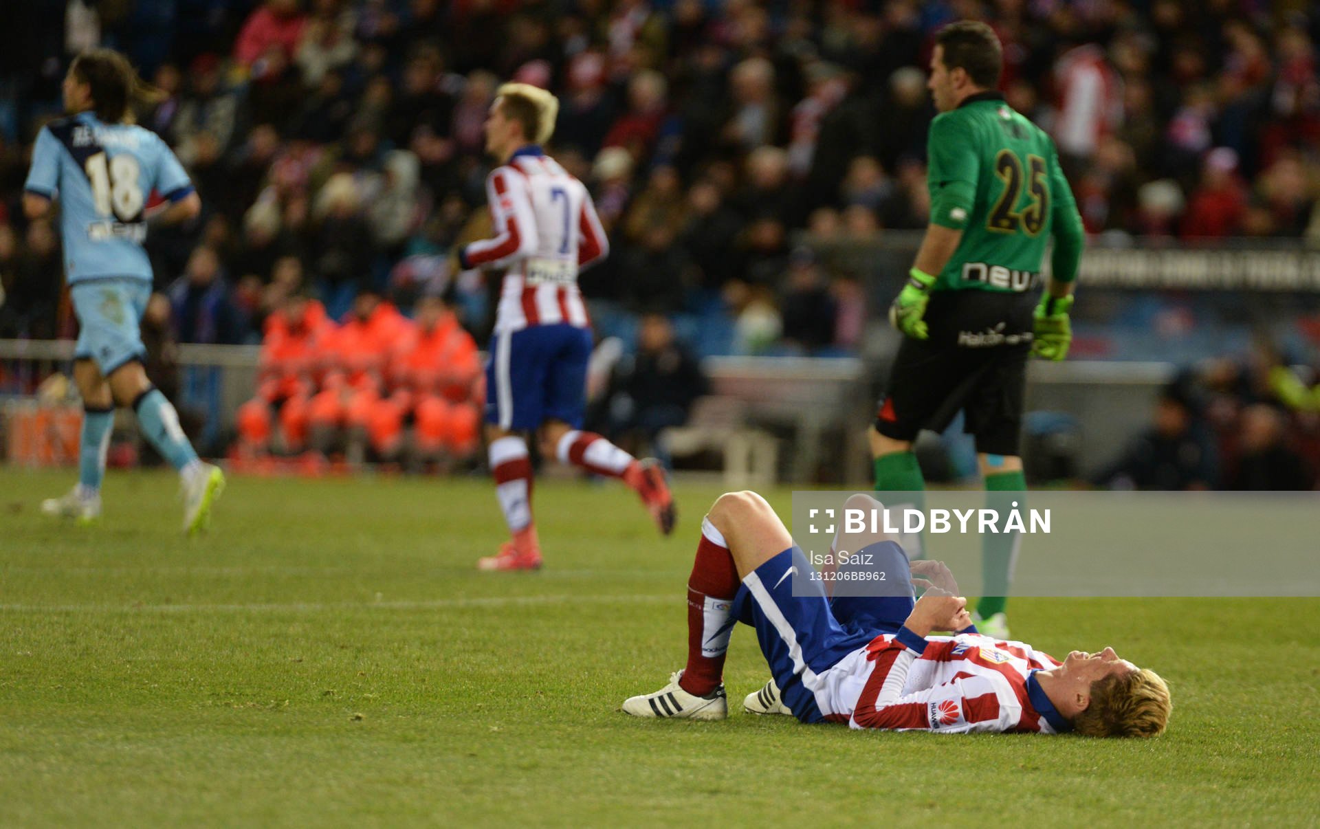Torres falla un gol en el partido entre el Atletico de