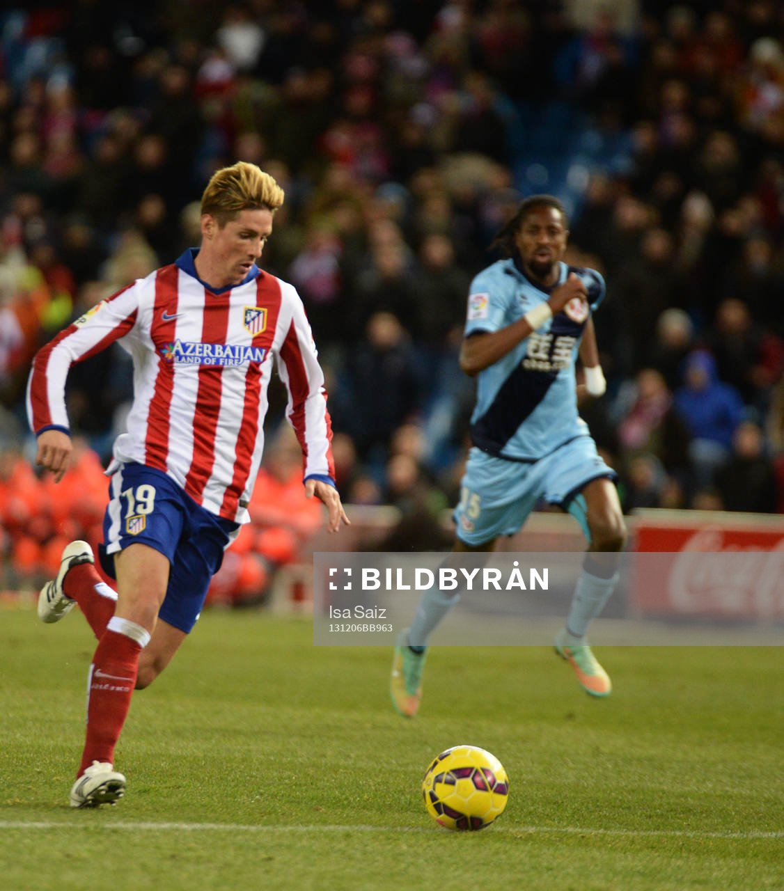 Contragolpe de Torres en el partido entre el Atletico de