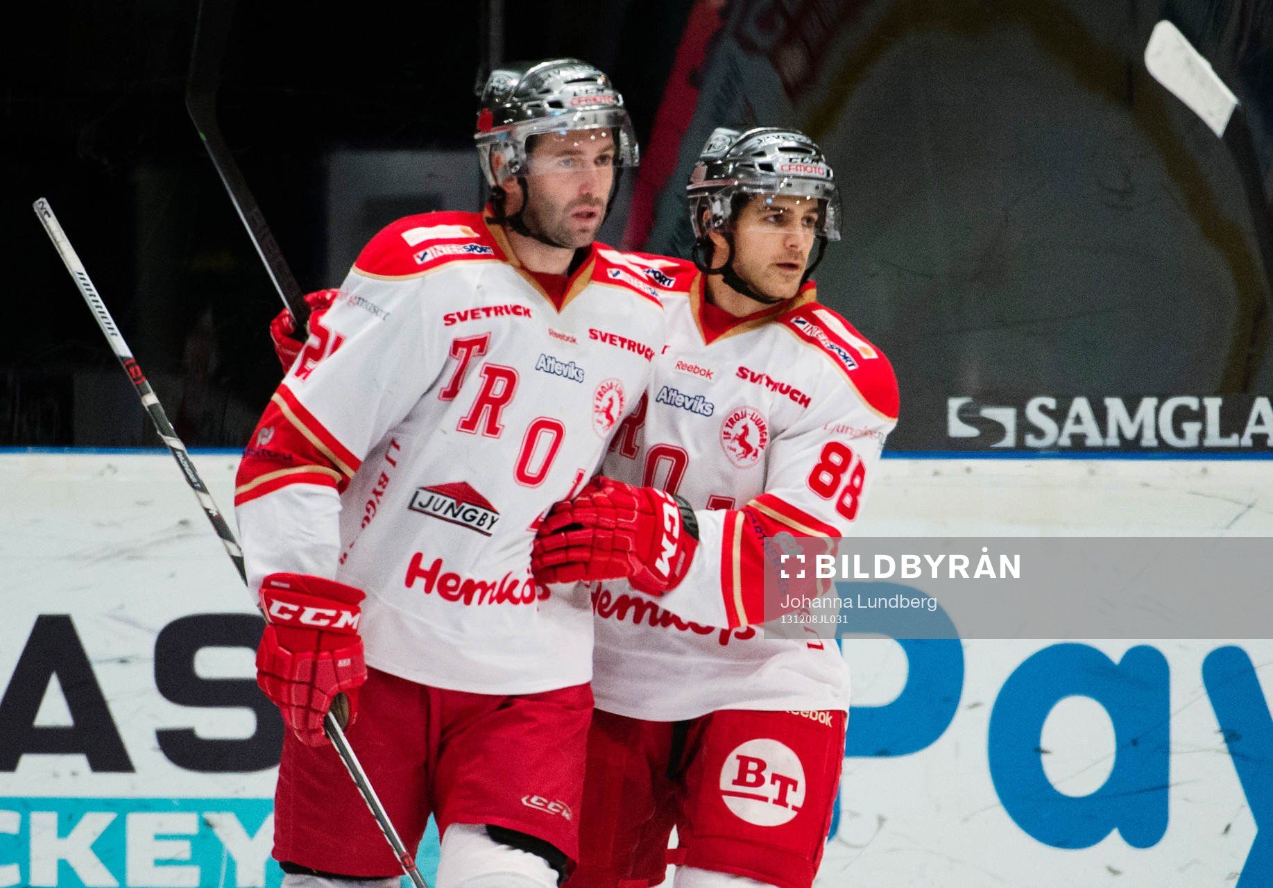 Joel Johansson och Vincent Rocco jublar