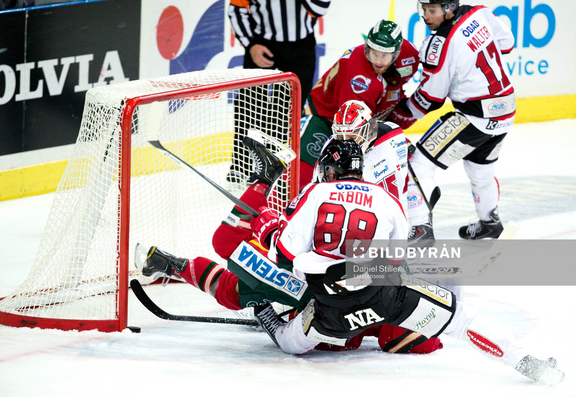 Frölundas Mathis Olimb gör 1-1under ishockeymatchen i SHL