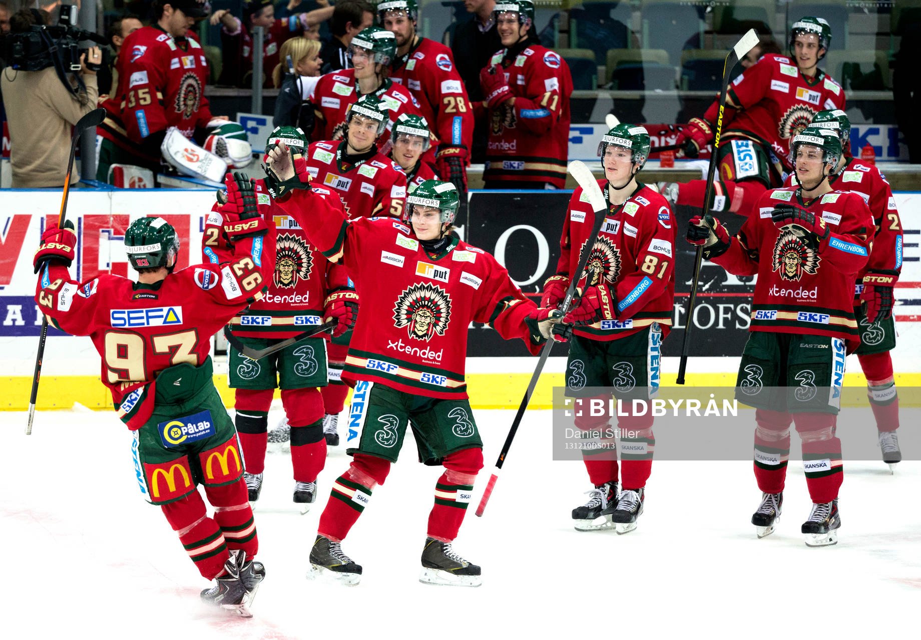 Frölunda jublar åt  Evan McGrath jublar