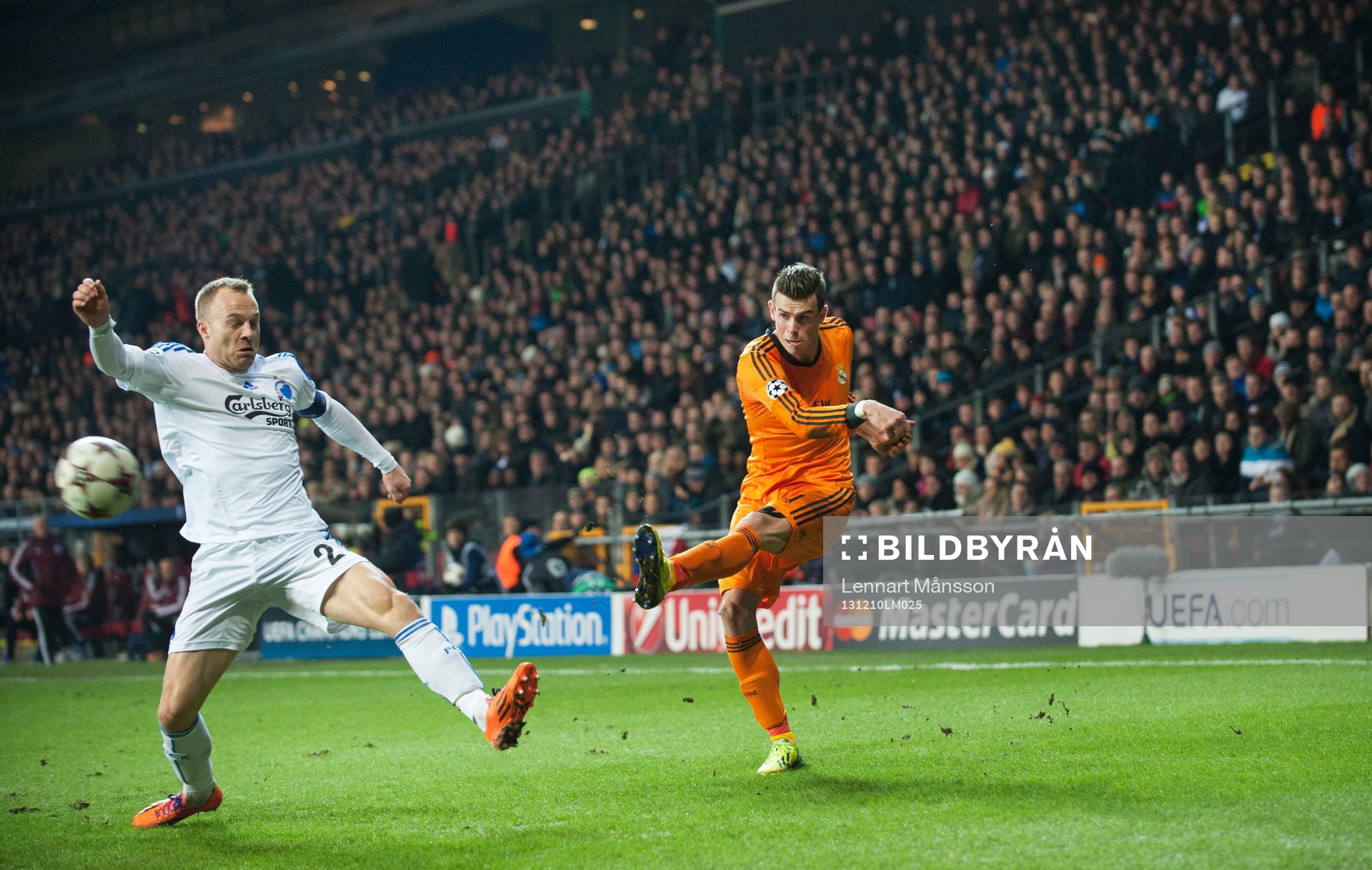 Real Madrids Gareth Bale mot Köpenhamns Lars Jacobsen i