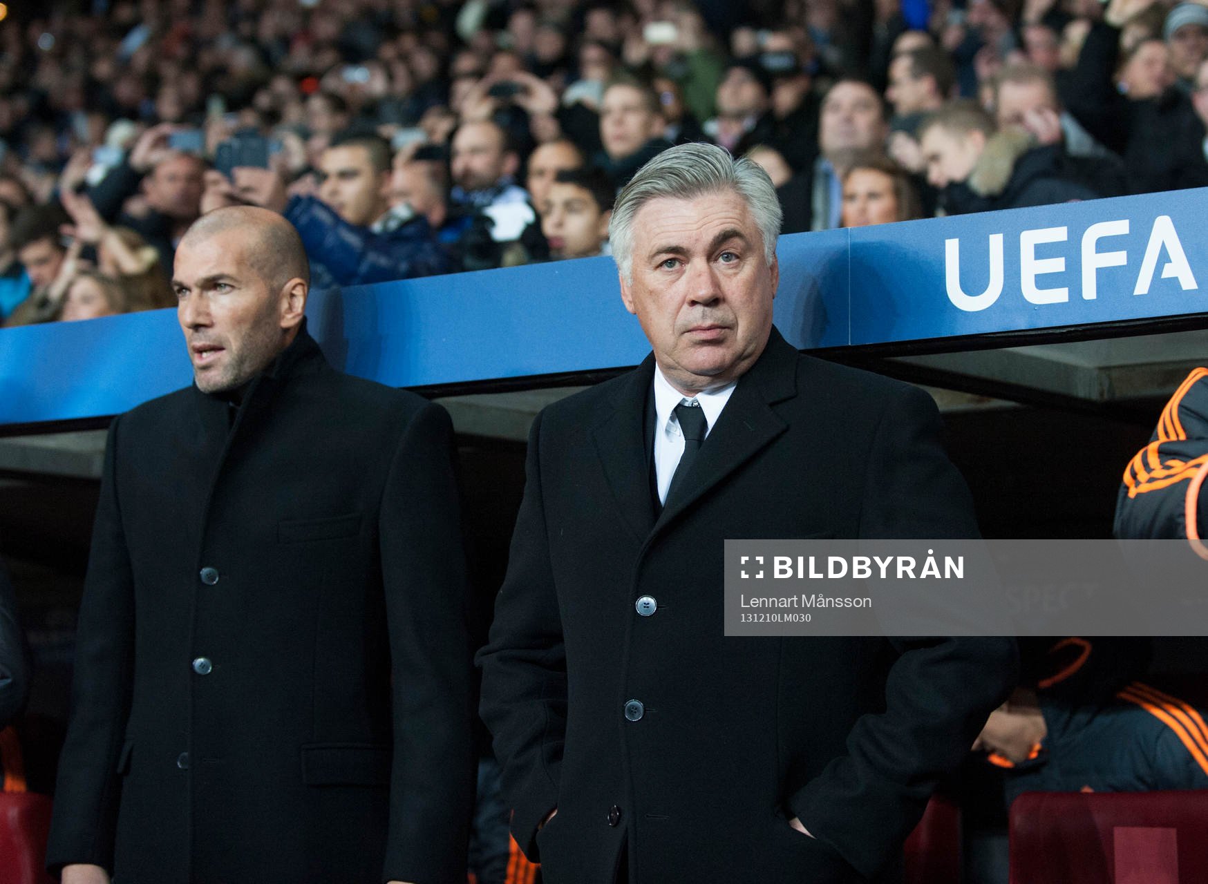  Real Madrids coach Carlo Ancelotti och sportchef Zinedine Zidane och i matchen i Champions League mellan FC Köpenhamn och Real Madrid 10 december 2013.