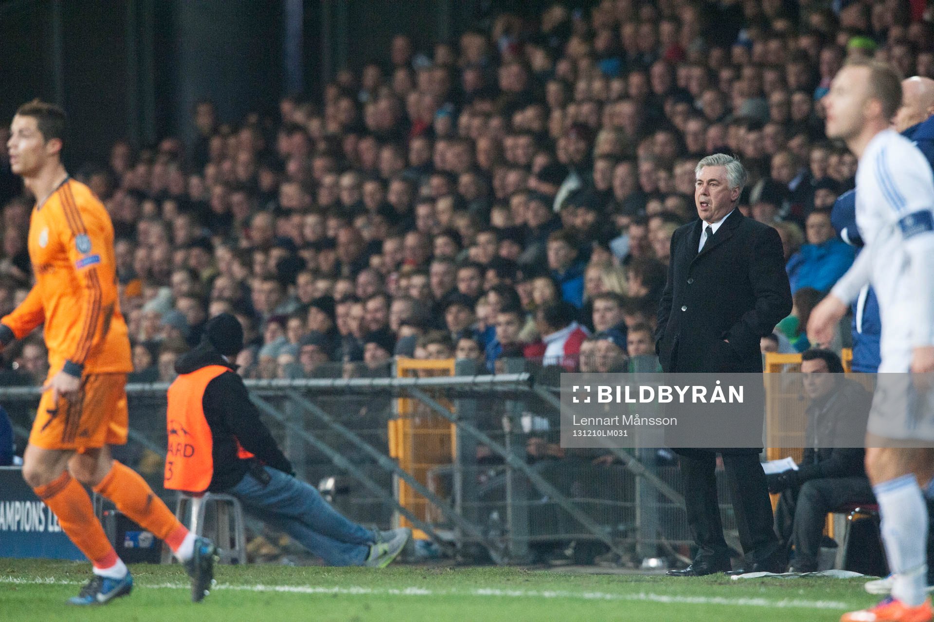 Real Madrids Carlo Ancelotti och Cristiano Ronaldo i matchen i Champions League mellan FC Köpenhamn och Real Madrid 10 december 2013.