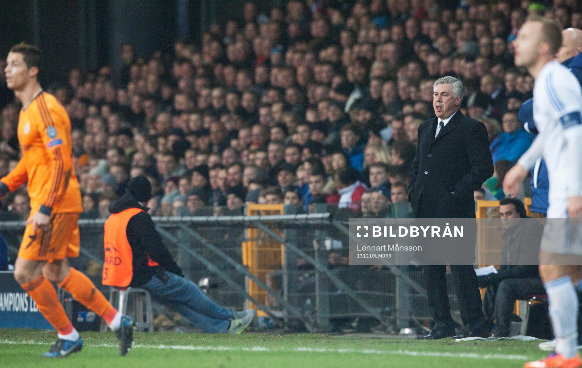 Real Madrids Carlo Ancelotti och Cristiano Ronaldo i matchen i Champions League mellan FC Köpenhamn och Real Madrid 10 december 2013.