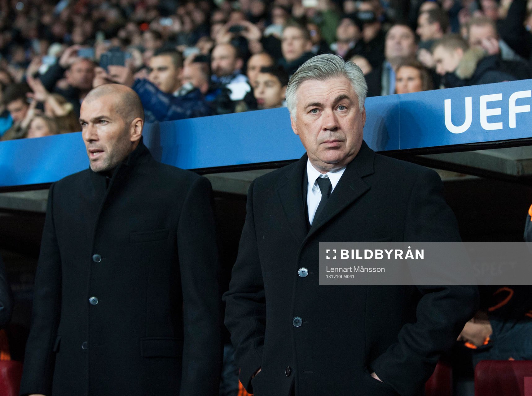  Real Madrids coach Carlo Ancelotti och sportchef Zinedine Zidane och i matchen i Champions League mellan FC Köpenhamn och Real Madrid 10 december 2013.