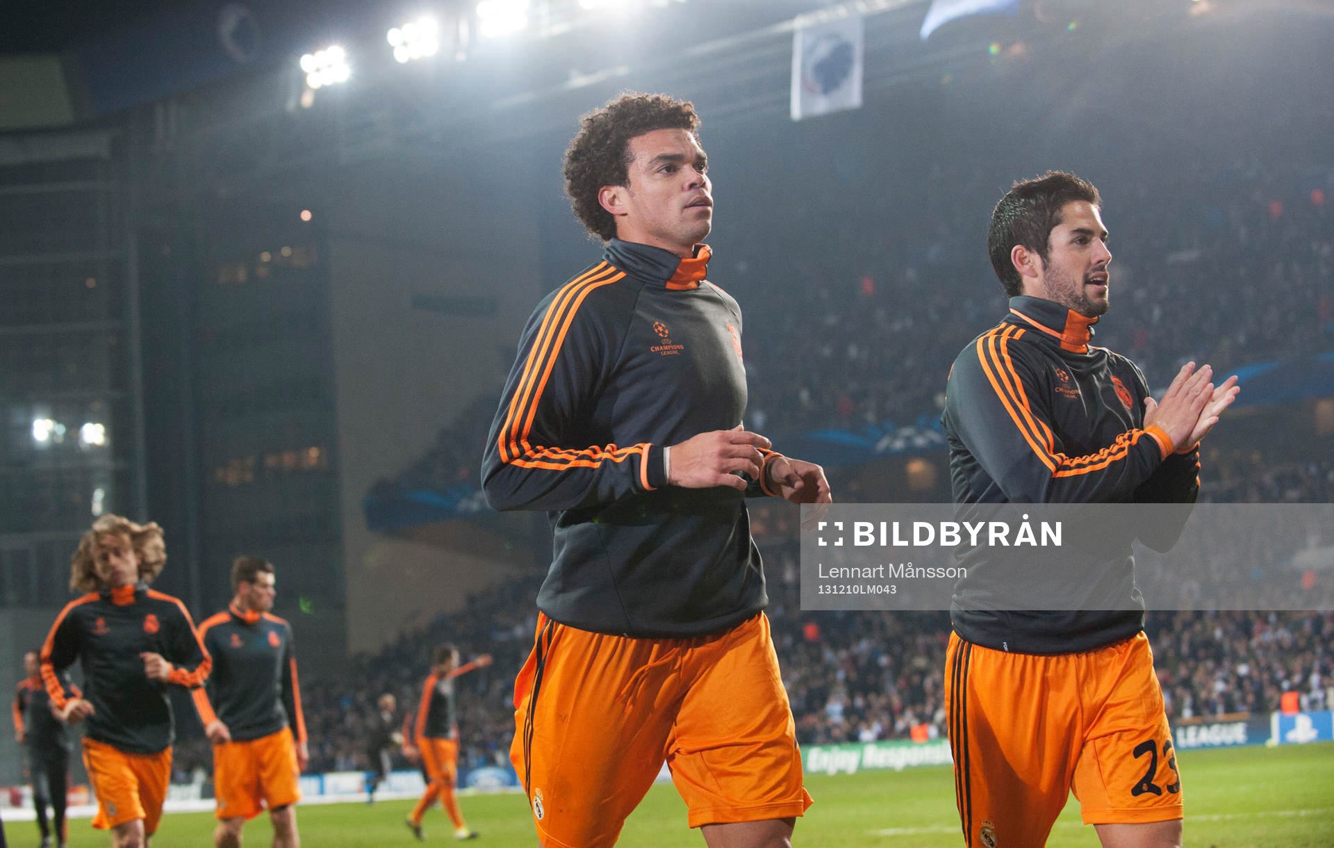 Real Madrids Pepe och Isco i matchen i Champions League