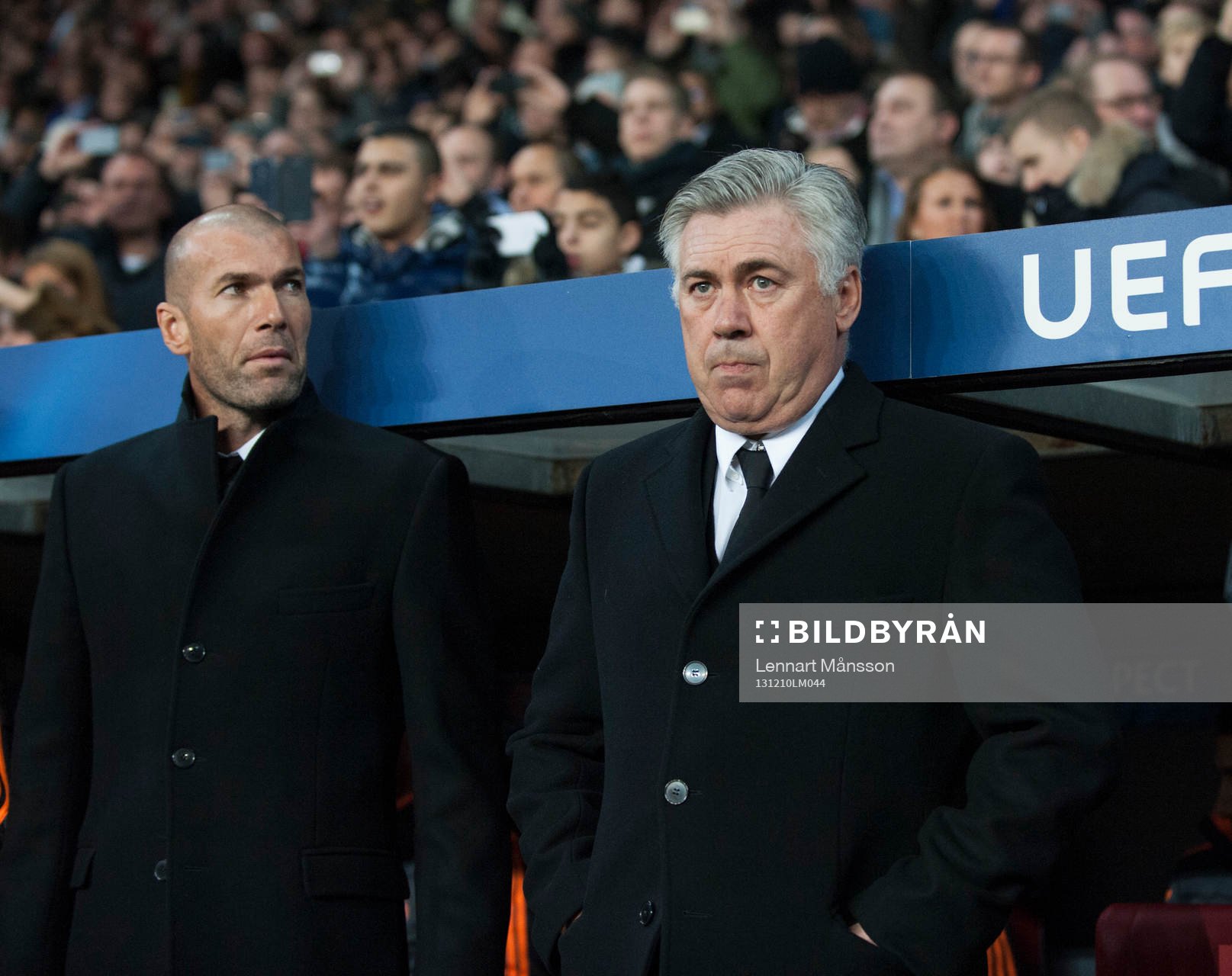  Real Madrids coach Carlo Ancelotti och sportchef Zinedine Zidane och i matchen i Champions League mellan FC Köpenhamn och Real Madrid 10 december 2013.