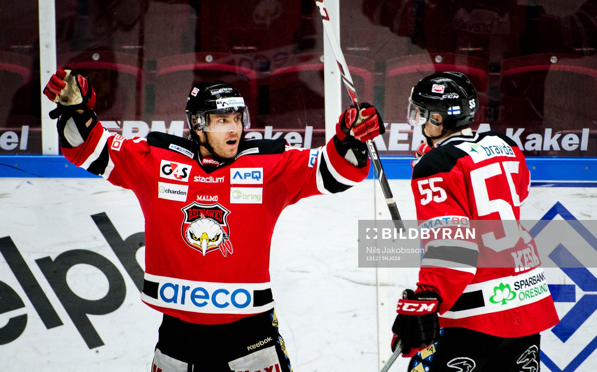 Malmö Redhawks Joey Tentute och Teemu Kesä jublar