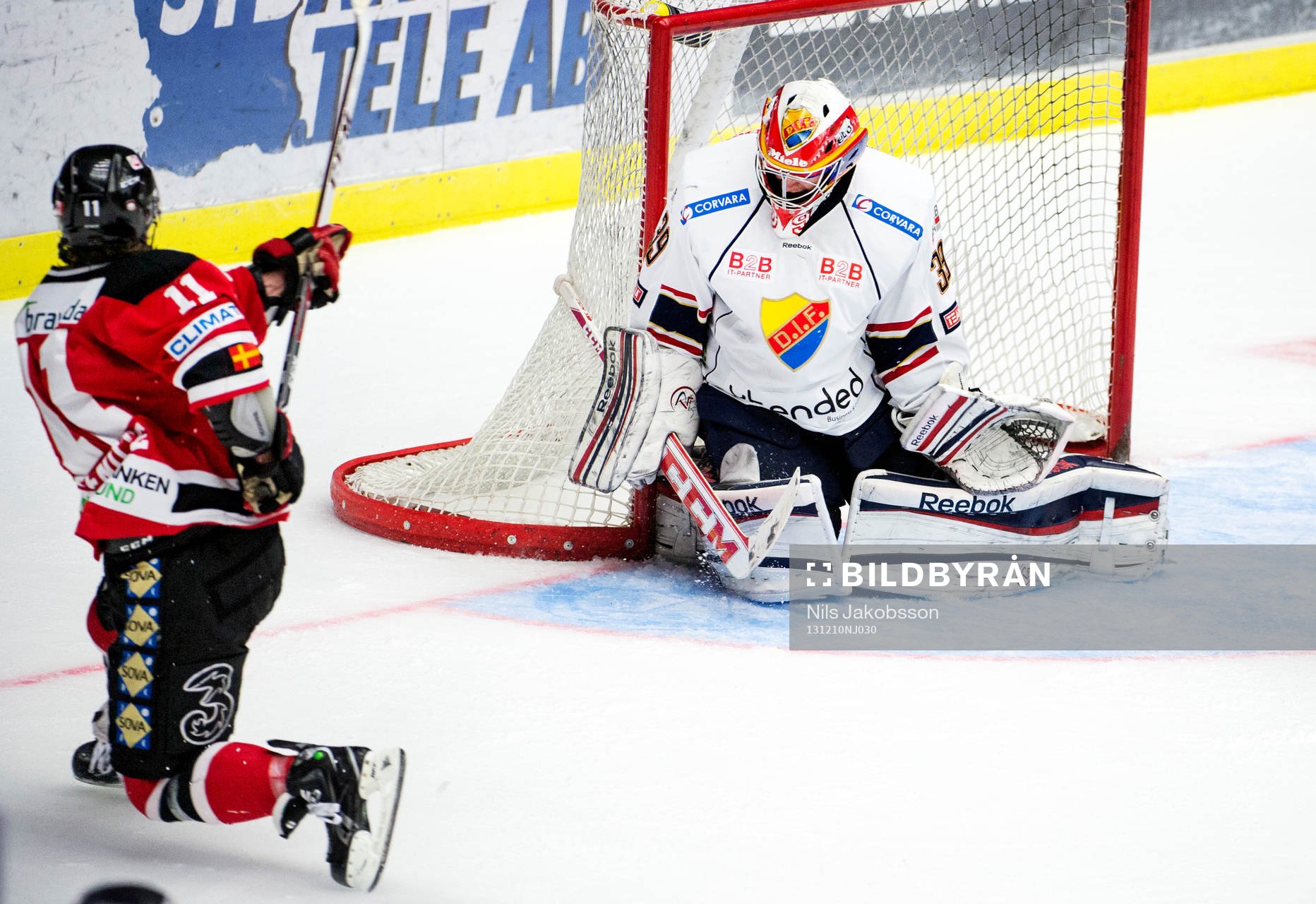 Malmö Redhawks Joey Tentute dunkar in 3-2 bakom