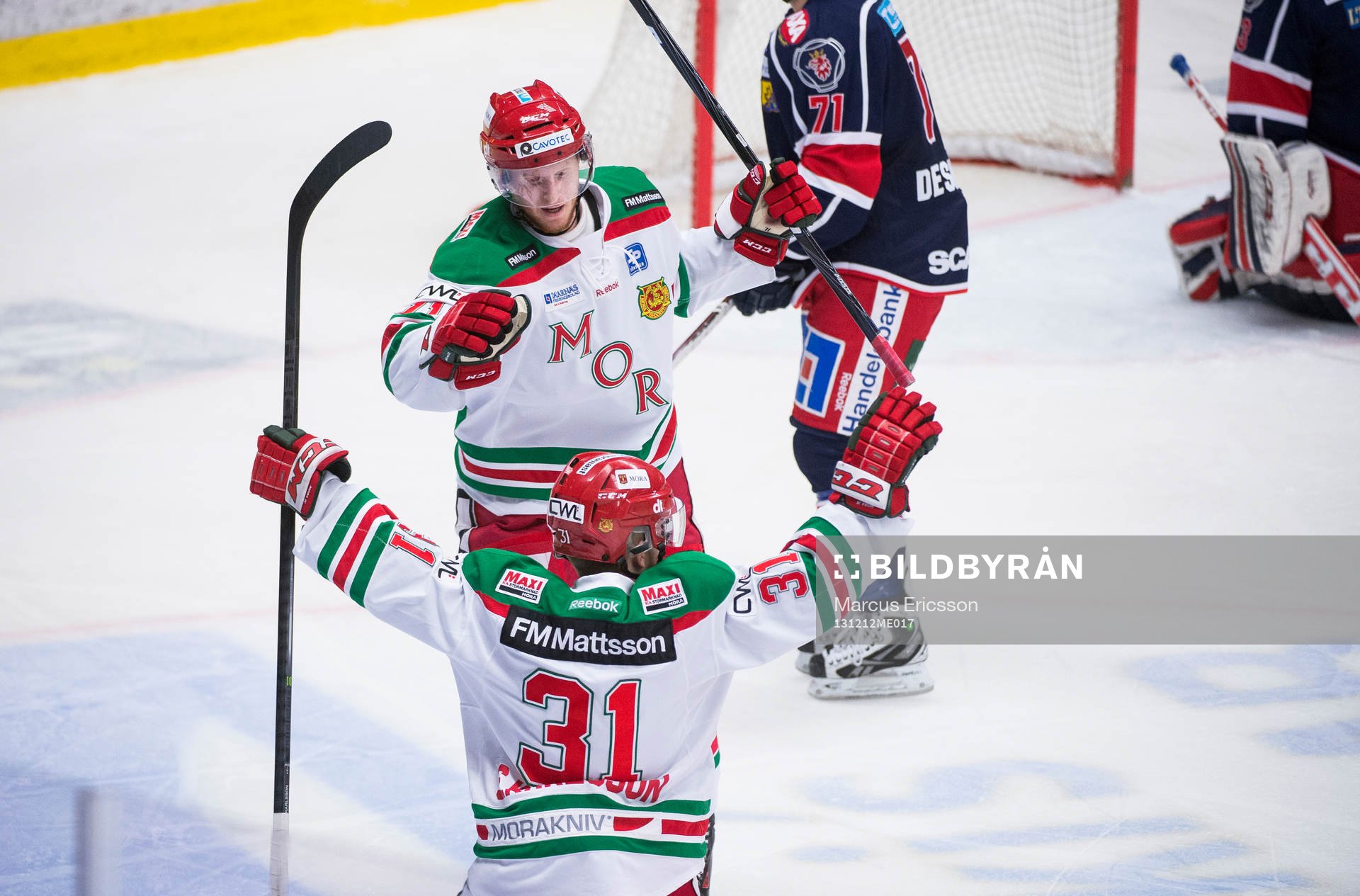 Moras Sonny Karlsson jublar tillsamman med Christopher Fish