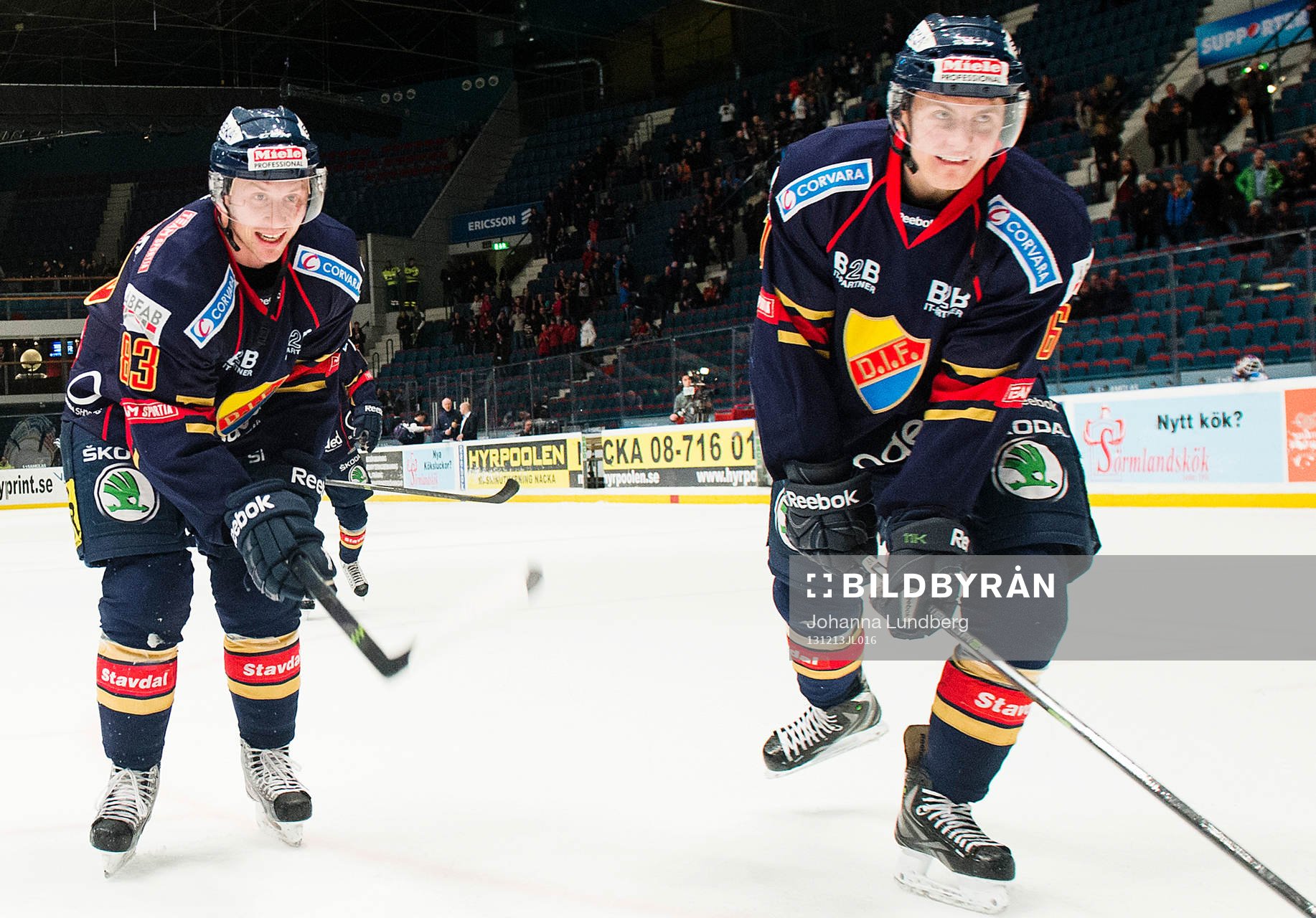Dustin Johner och Markus Ljungh jublar ishockeymatchen i