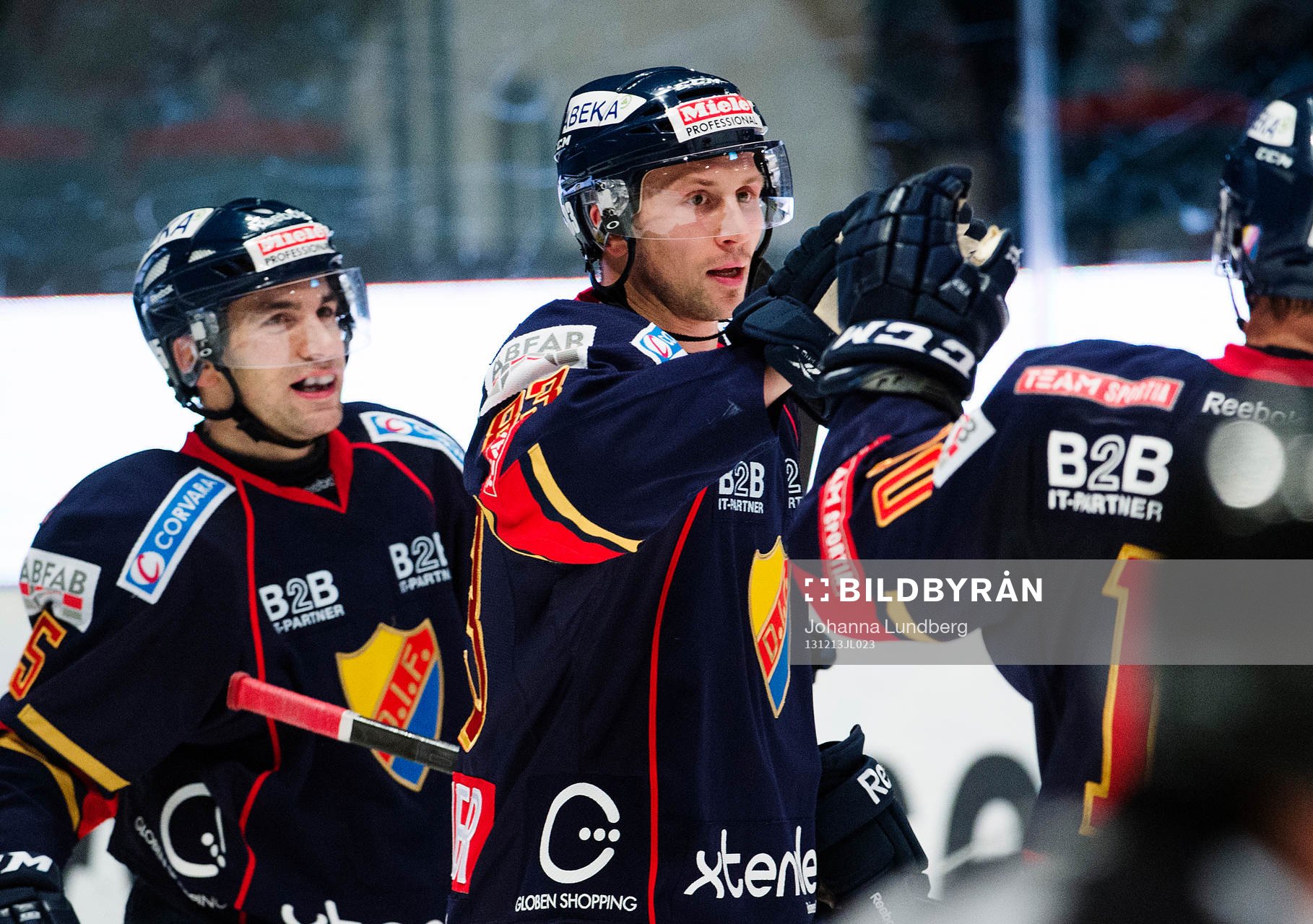 Dustin Johner jublar