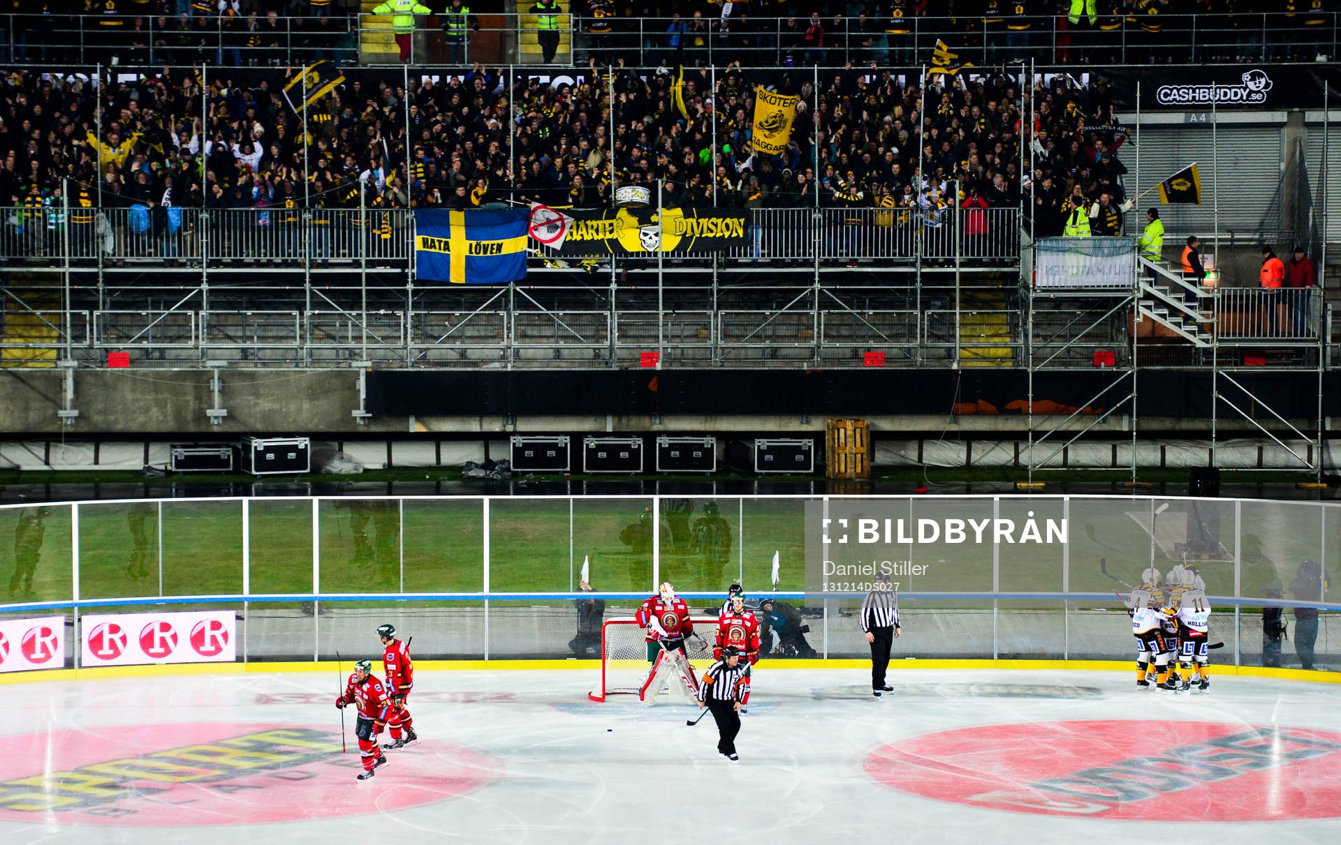 Skellefteås Niclas Burström gör 1-0 och jublar med sina