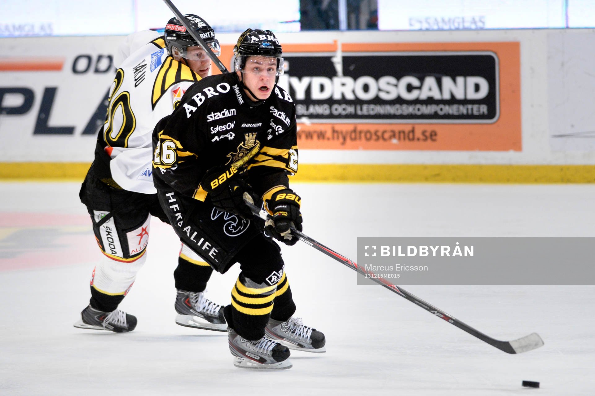 s Jonas Liwing jagas av Brynäs Alexander Larsson
