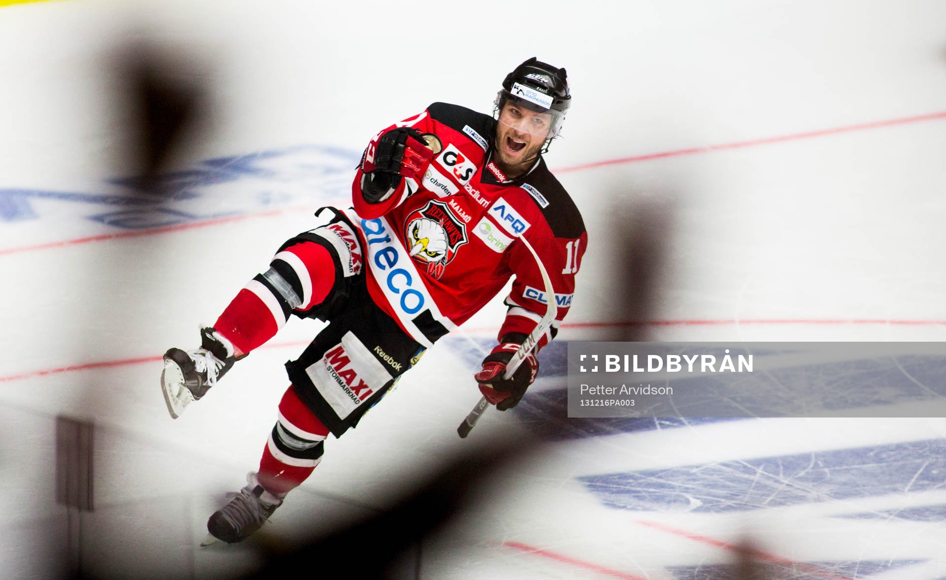 Malmö Redhawks Joey Tentute avgör straffläggningen och