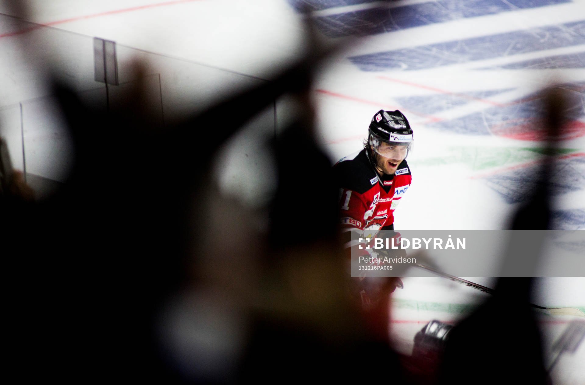 Malmö Redhawks Joey Tentute avgör straffläggningen och
