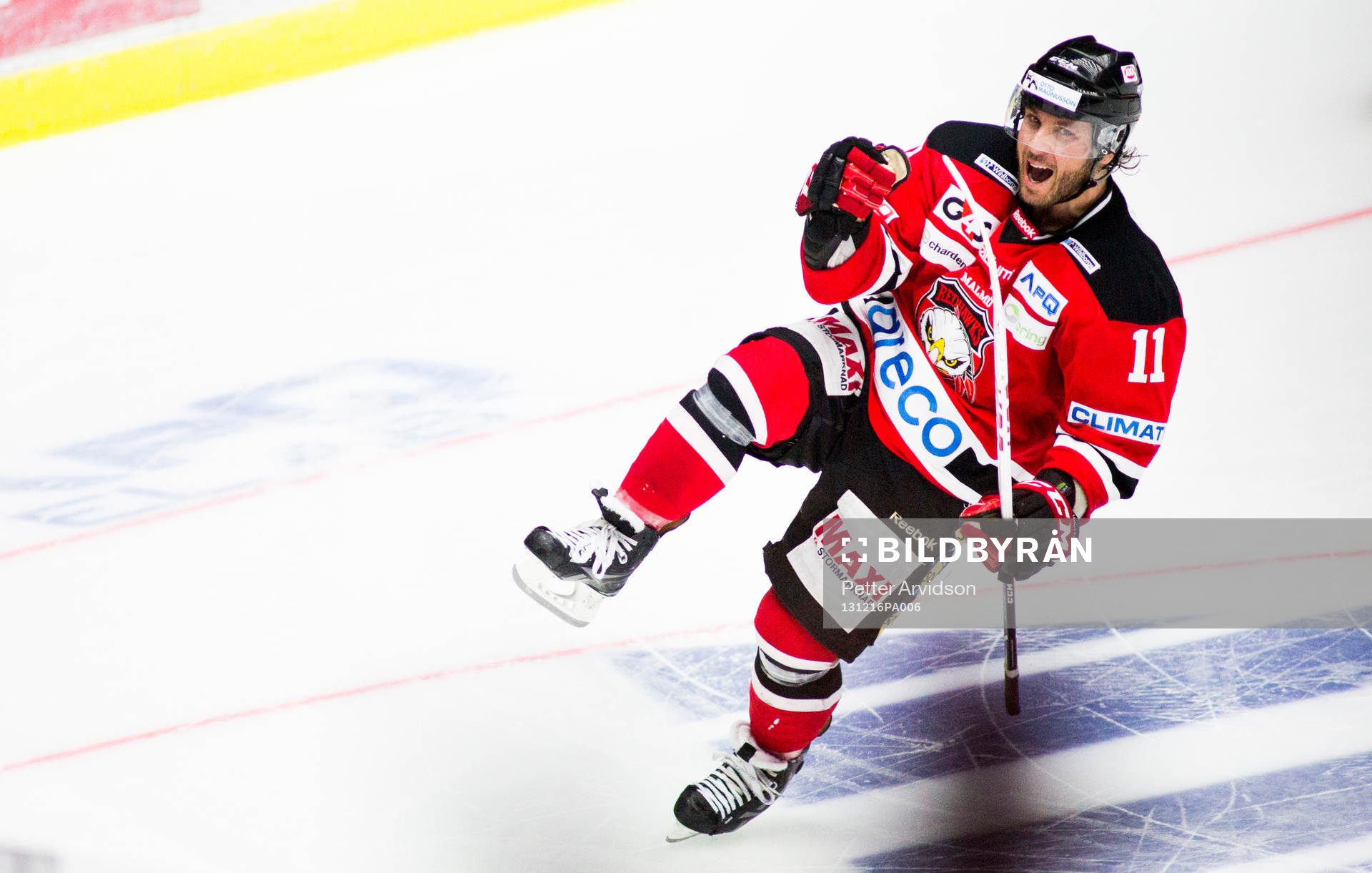 Malmö Redhawks Joey Tentute avgör straffläggningen och