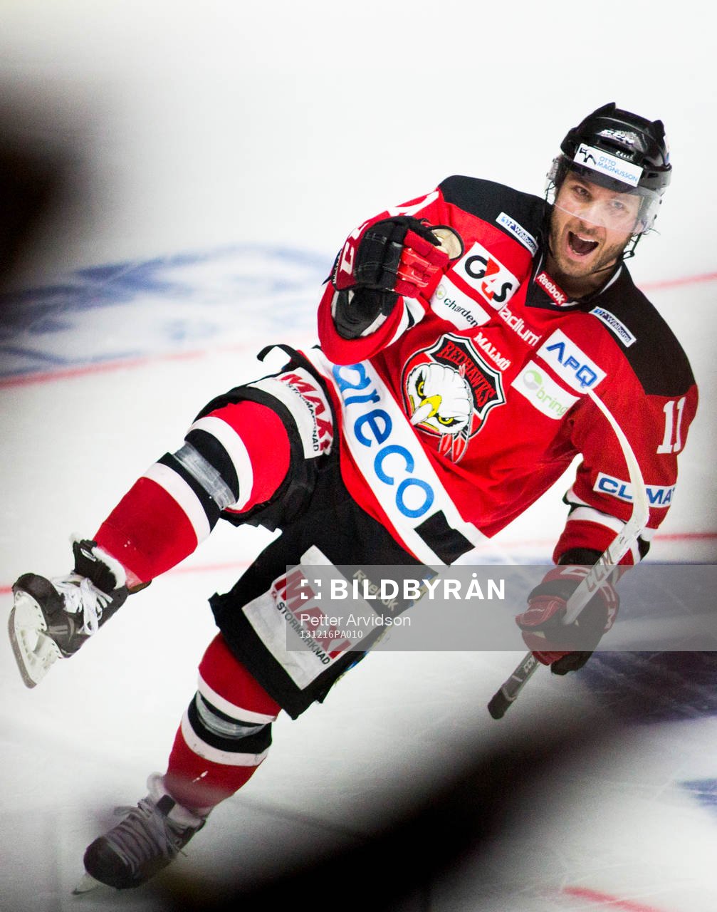 Malmö Redhawks Joey Tentute avgör straffläggningen och